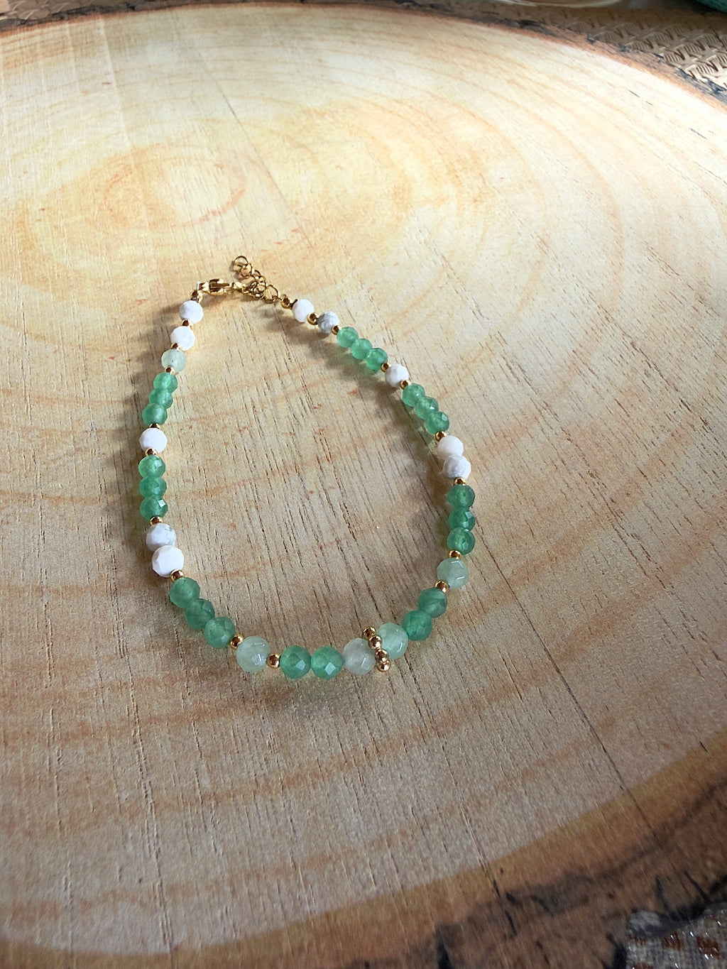 Bracelet en pierres naturelles aventurine, aventurine verte et howlite – Liora