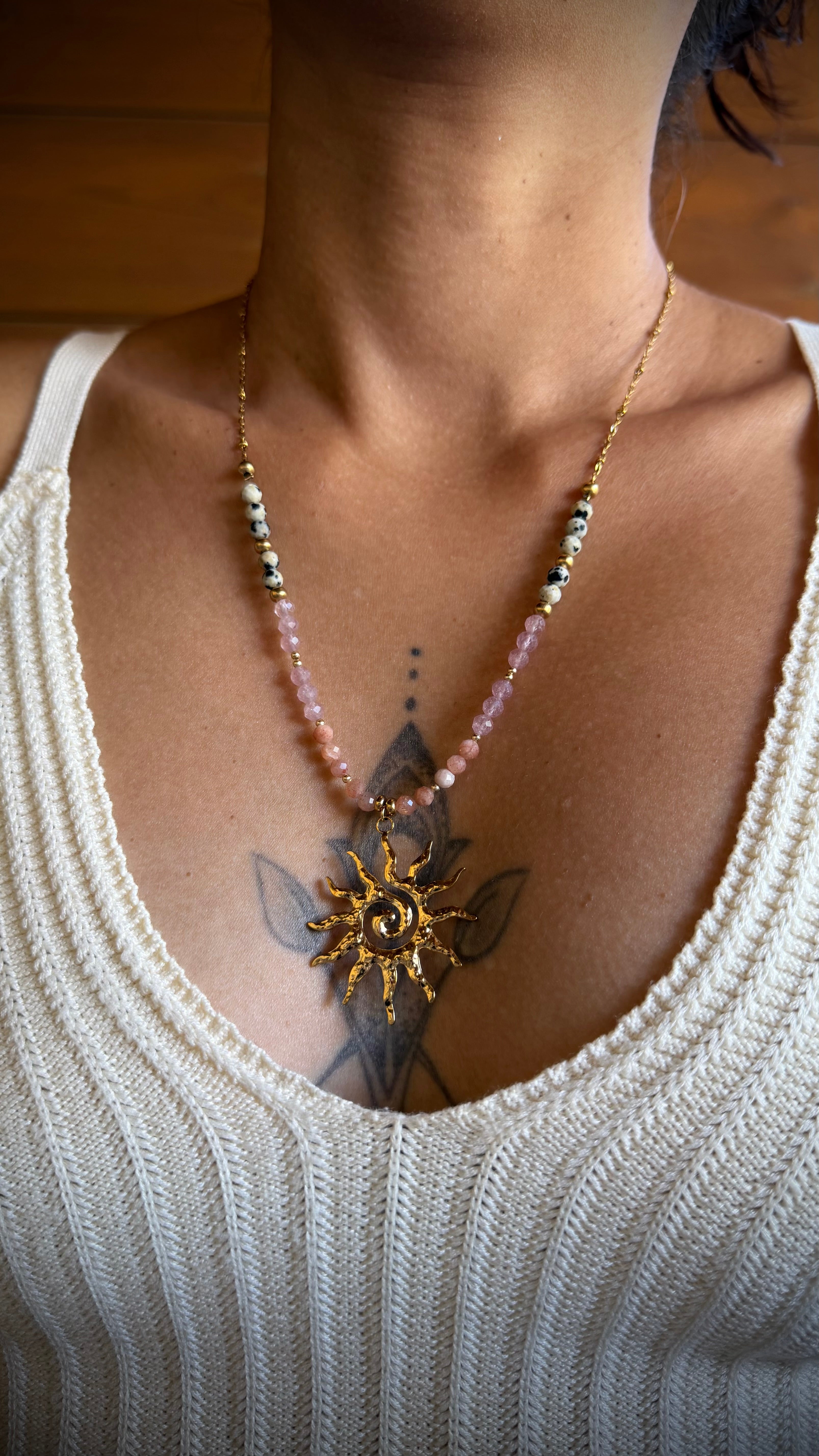 ✨ Collier Solaire Pierre du Soleil, Quartz Fraise & Jaspe Dalmatien – Acier Inoxydable