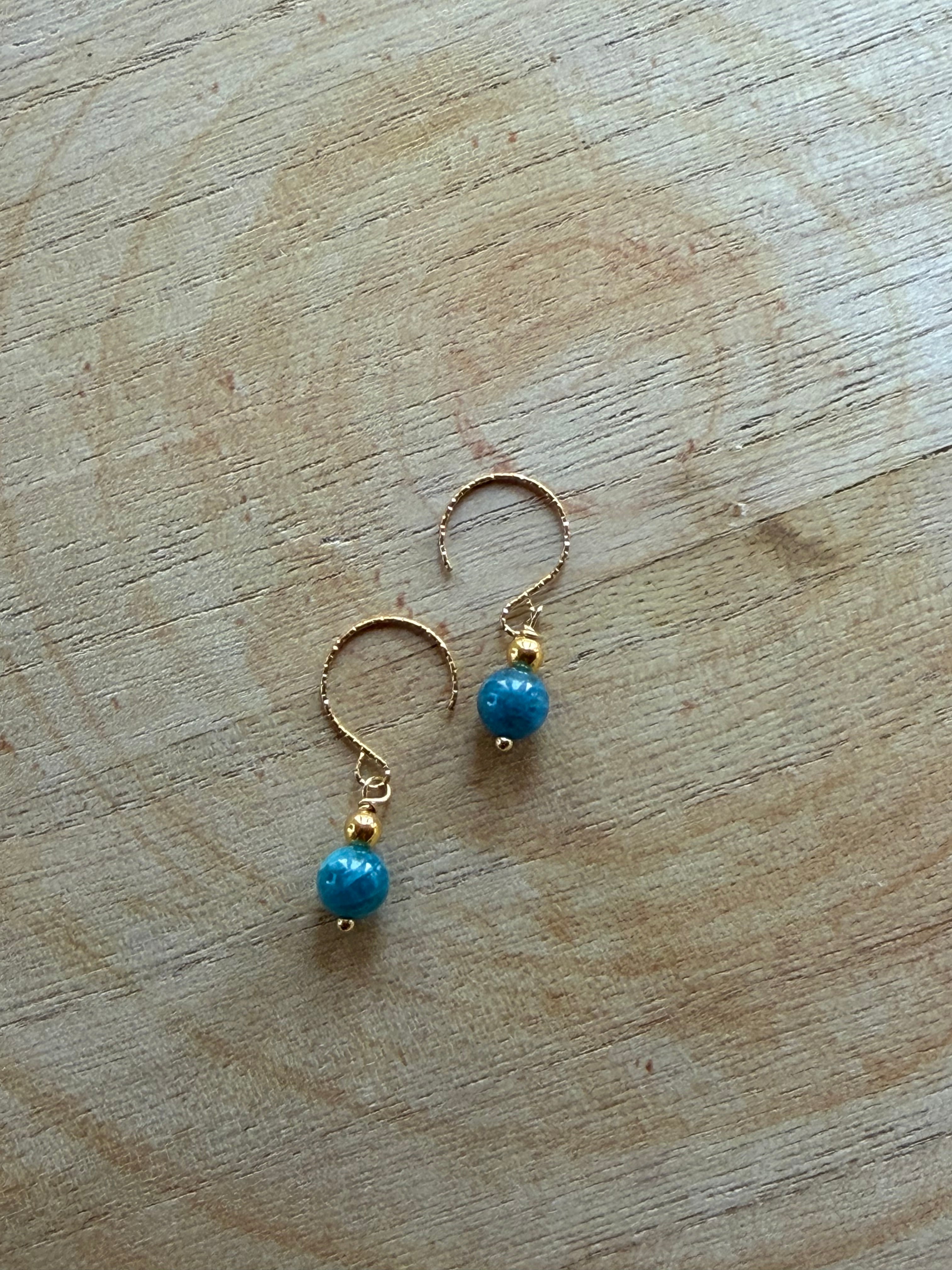 Boucles d’oreilles Apatite Bleue & Hématite Dorée
