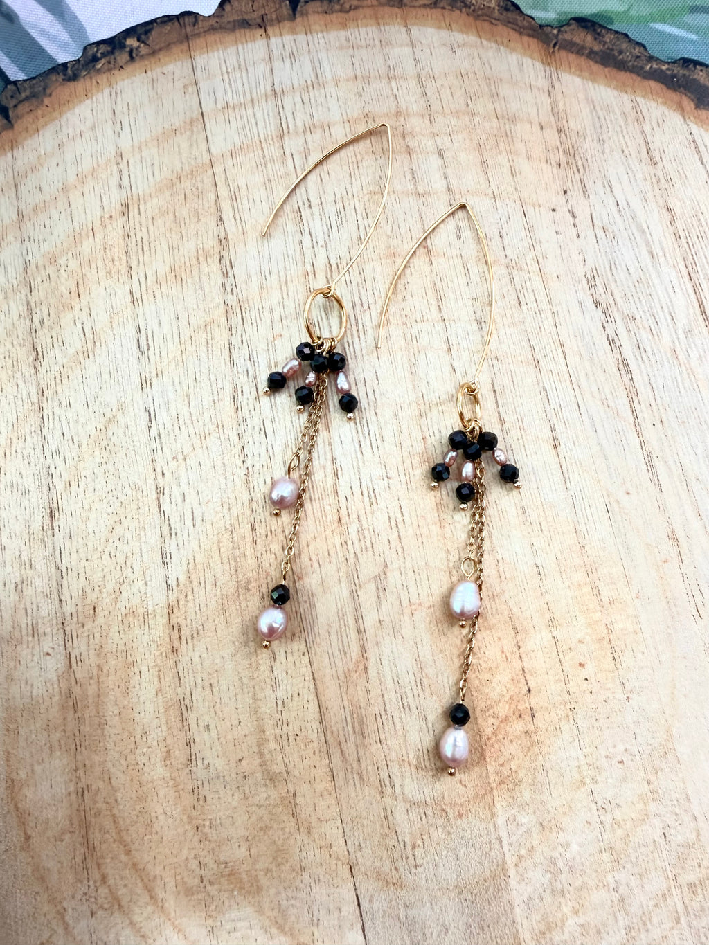 Boucles d’oreilles Élya – Spinelle noire et perles d’eau douce