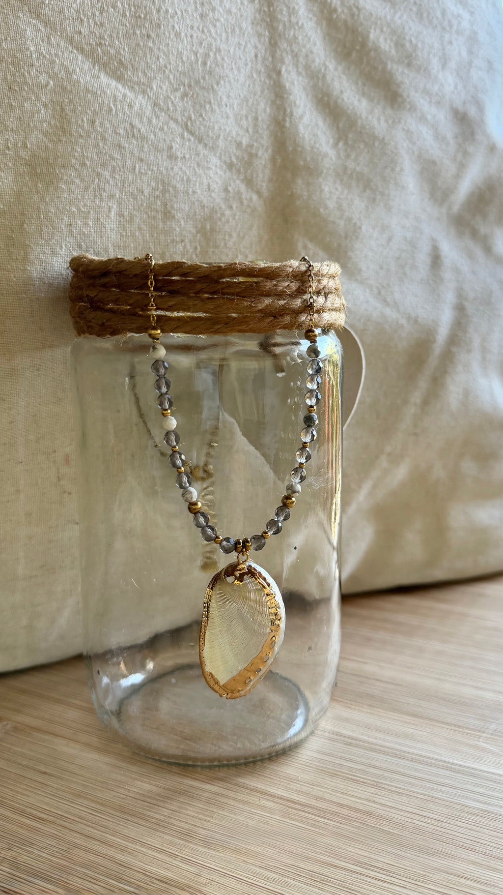 ✨ Collier Calypso – Howlite, Quartz Fumé & Coquillage Paua