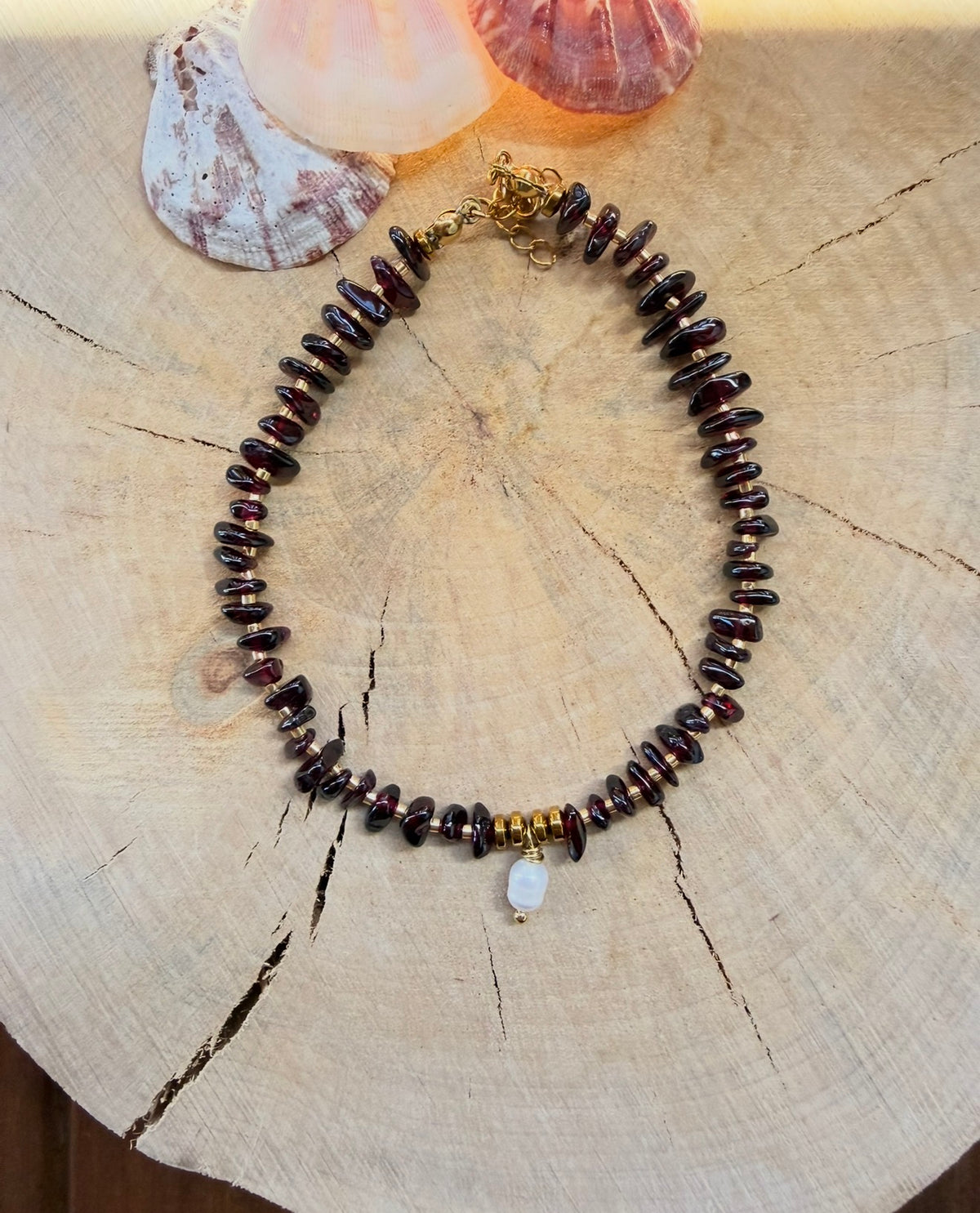 Chaîne de Cheville Grenat & Perles d’Eau Douce