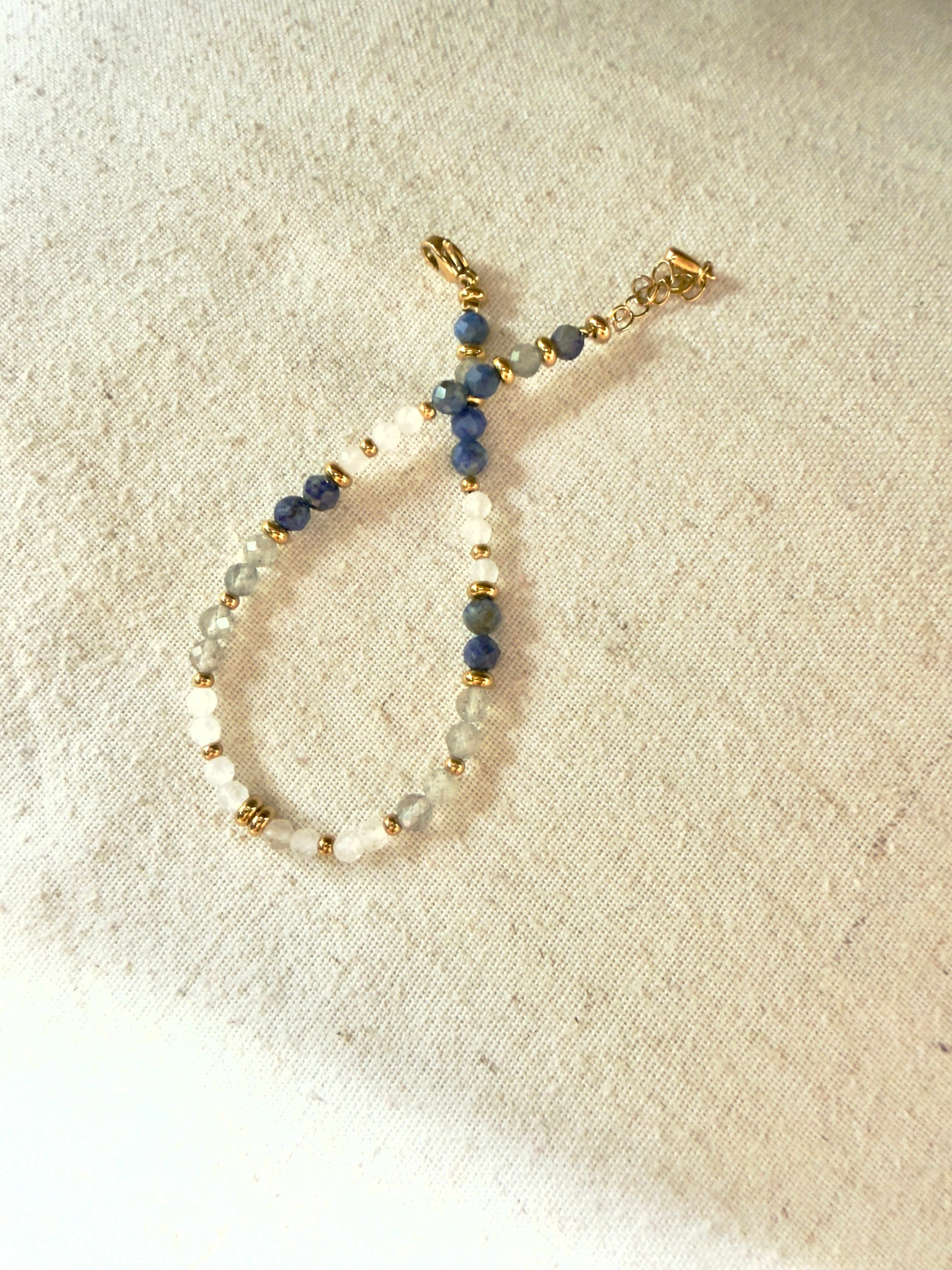 Bracelet en pierres naturelles lapis lazuli, pierre de lune et labradorite – Sélina