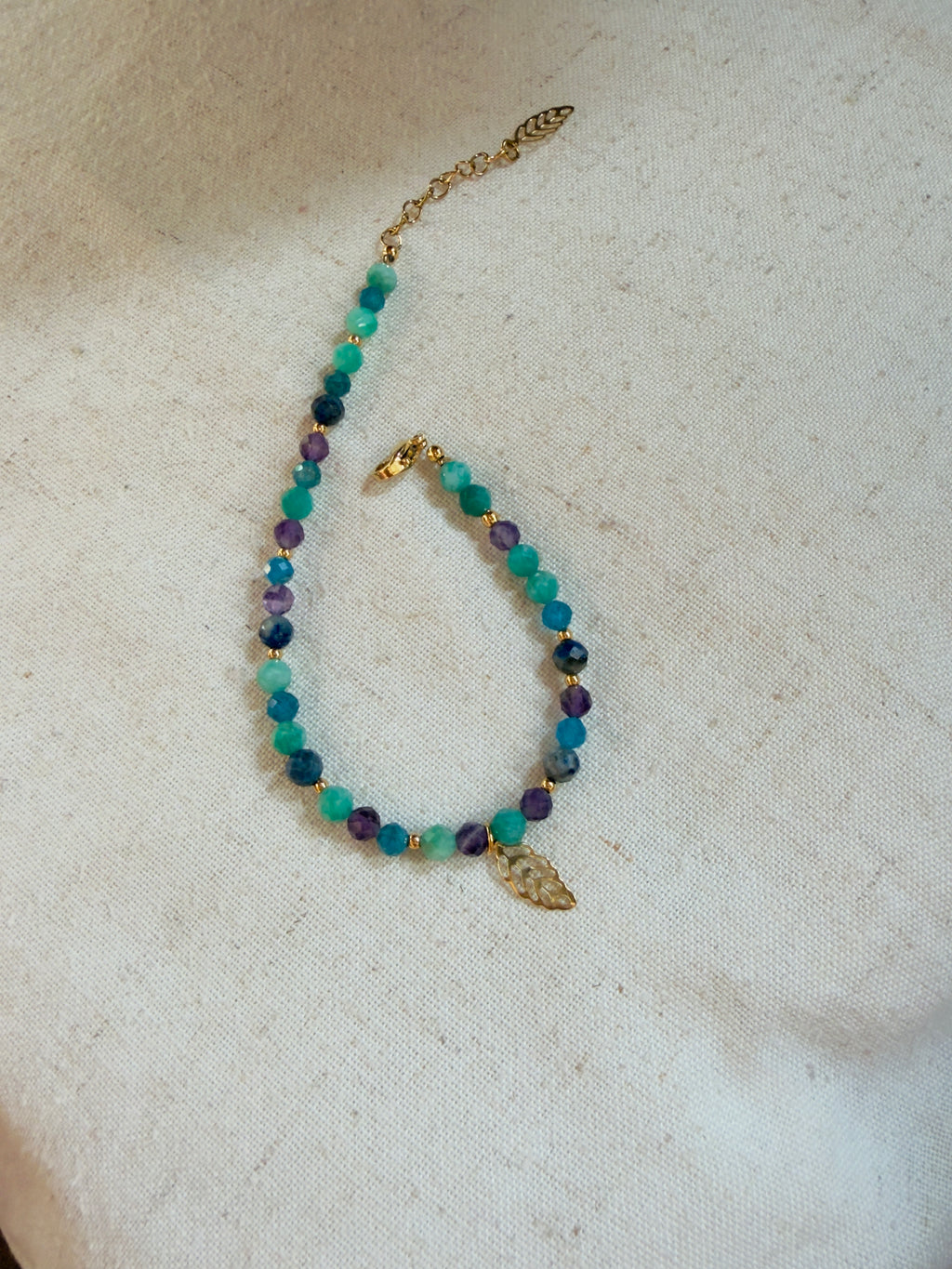 Bracelet en pierres naturelles amazonite, apatite bleue, lapis lazuli et améthyste – Iséa