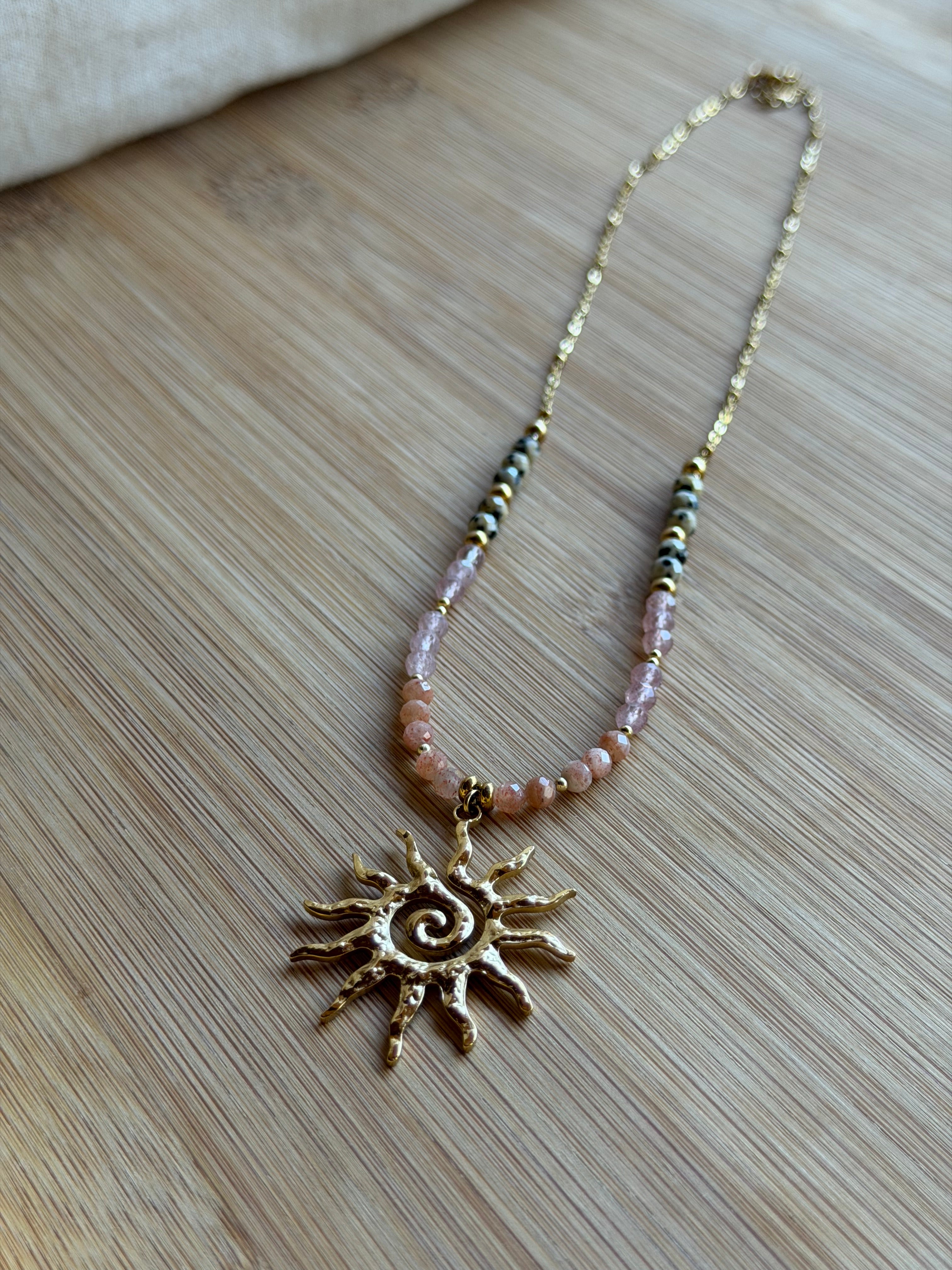 ✨ Collier Solaire Pierre du Soleil, Quartz Fraise & Jaspe Dalmatien – Acier Inoxydable