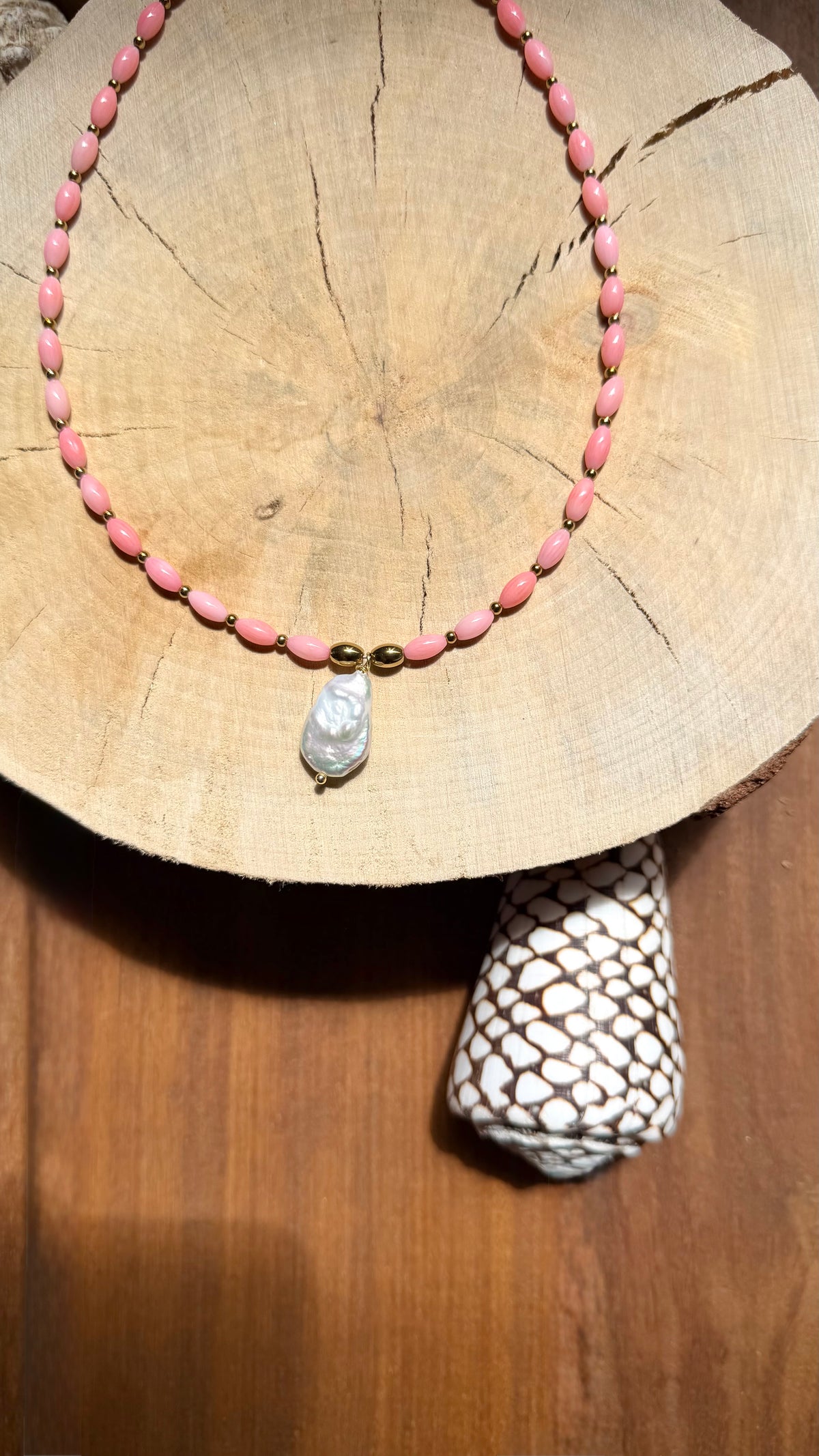 Collier Bambou de mer rose & Perle d’eau douce baroque