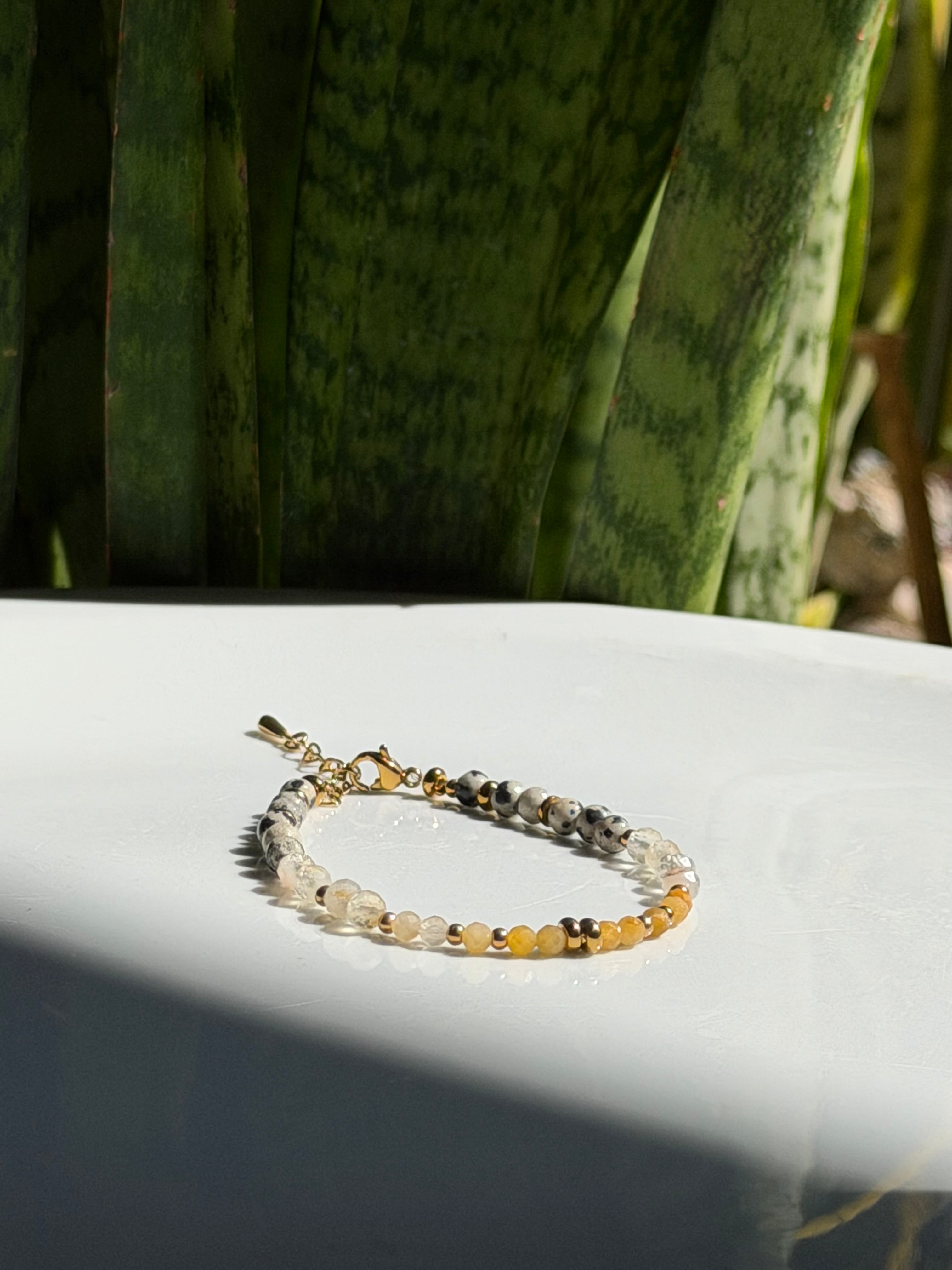 Bracelet en pierres naturelles jaspe dalmatien, citrine et aventurine jaune – Naïa