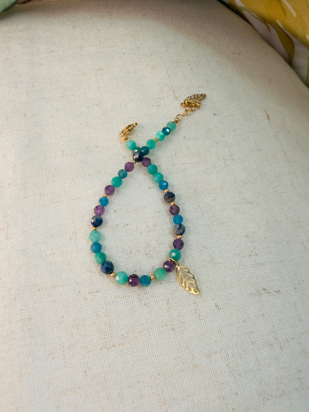 Bracelet en pierres naturelles amazonite, apatite bleue, lapis lazuli et améthyste – Iséa