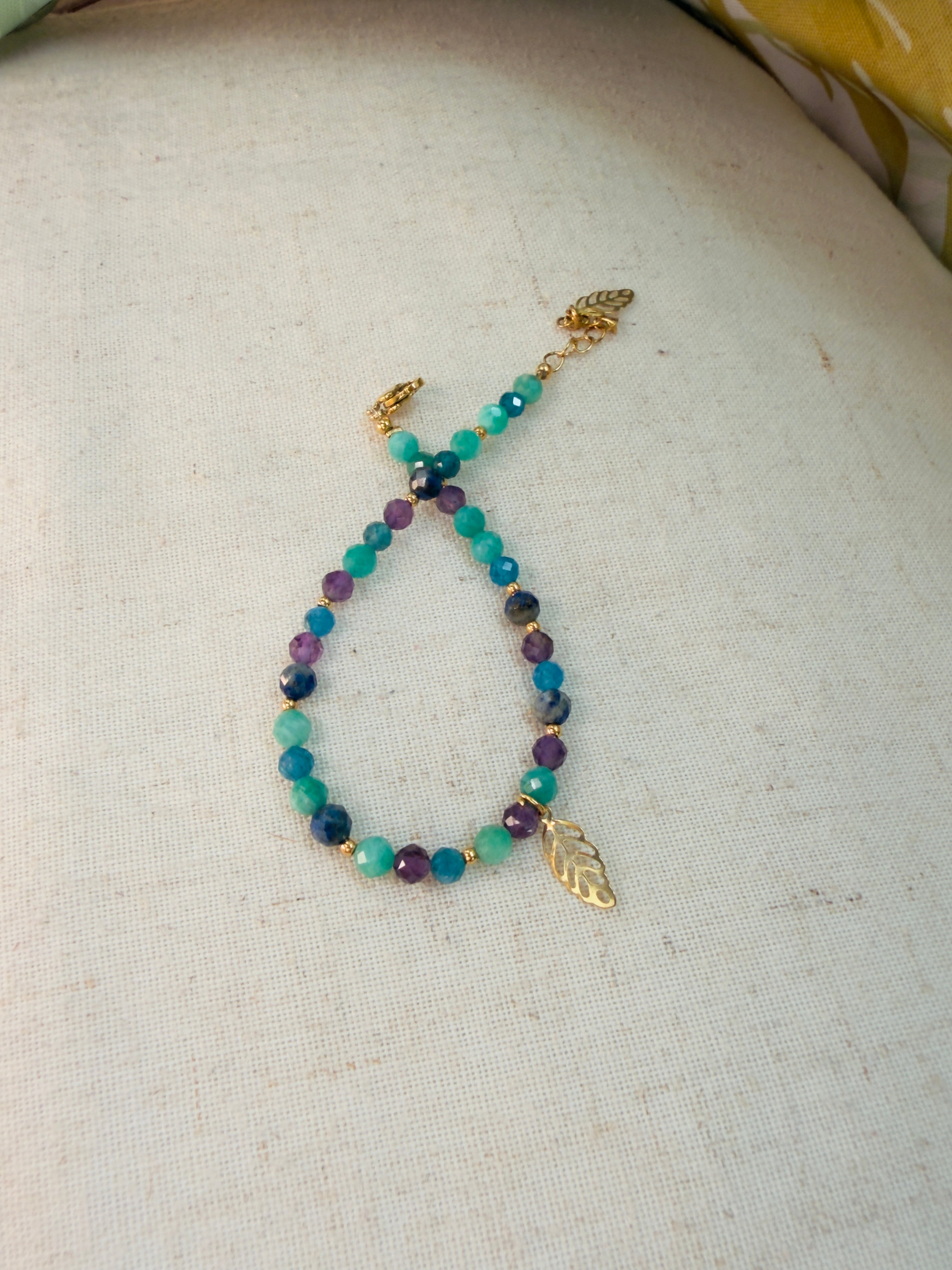 Bracelet en pierres naturelles amazonite, apatite bleue, lapis lazuli et améthyste – Iséa