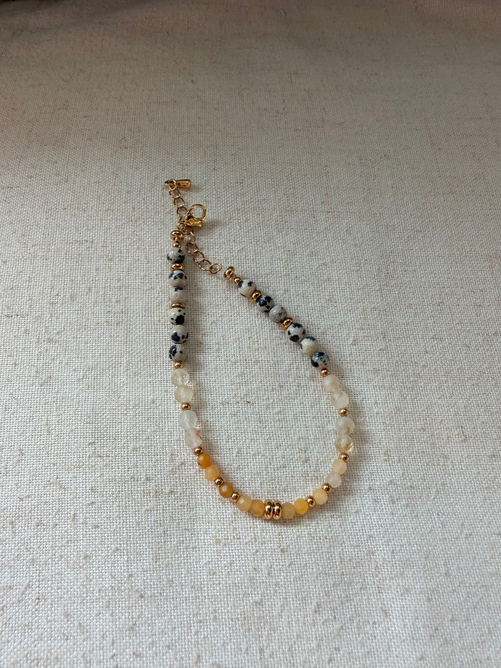 Bracelet en pierres naturelles jaspe dalmatien, citrine et aventurine jaune – Naïa