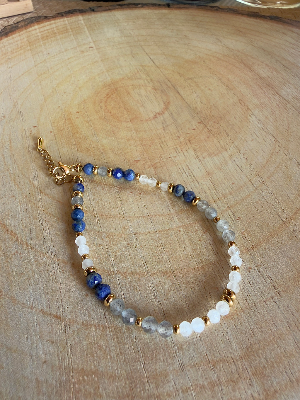 Bracelet en pierres naturelles lapis lazuli, pierre de lune et labradorite – Sélina