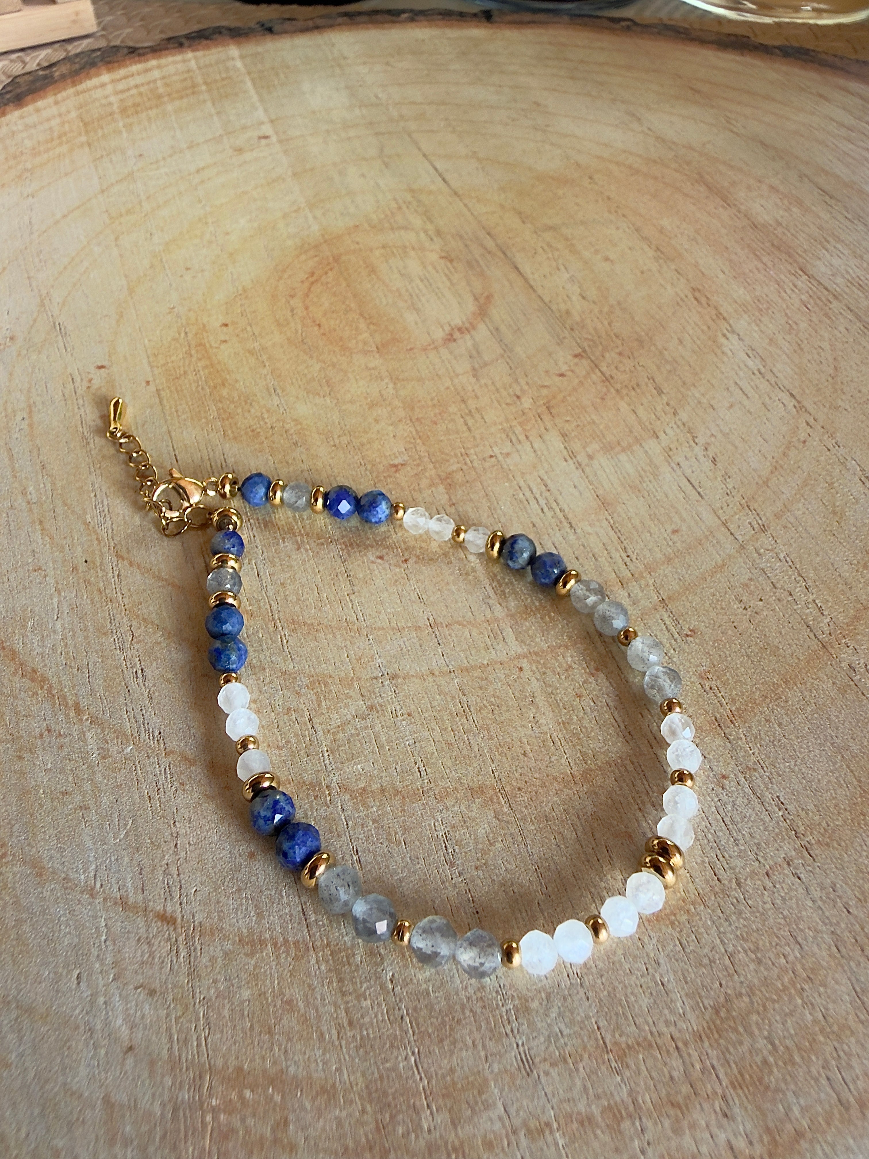 Bracelet en pierres naturelles lapis lazuli, pierre de lune et labradorite – Sélina