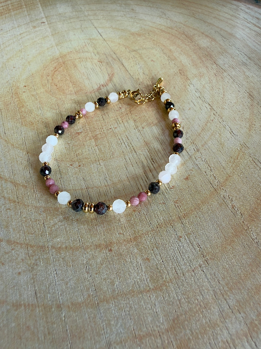 Bracelet en pierres naturelles quartz rose, grenat et rhodonite – Élia