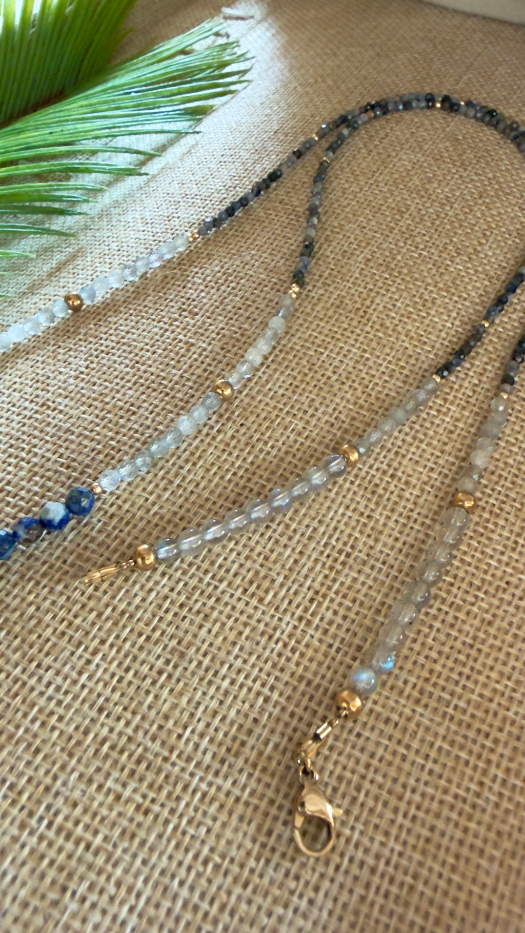 Chaîne de taille solaire – Lapis lazuli, saphir et labradorite