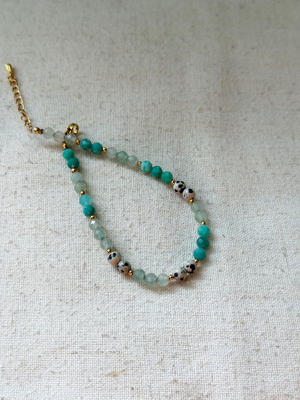 Bracelet en pierres naturelles jaspe dalmatien, amazonite et aventurine – Maïna