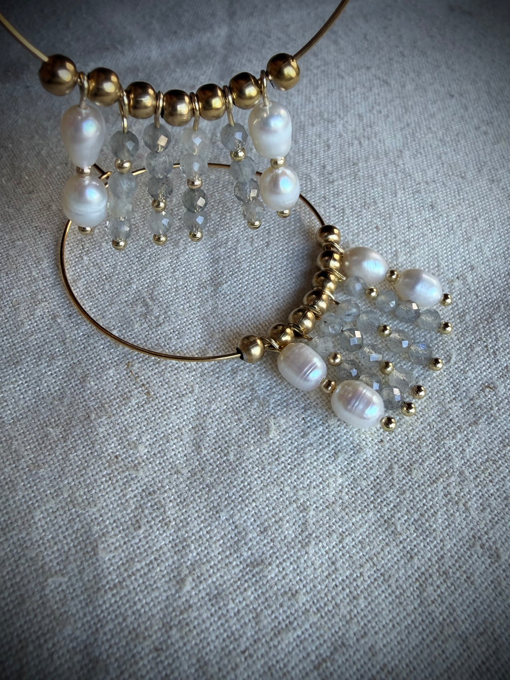 Boucles d’oreilles Lina – Perle d’eau douce et labradorite