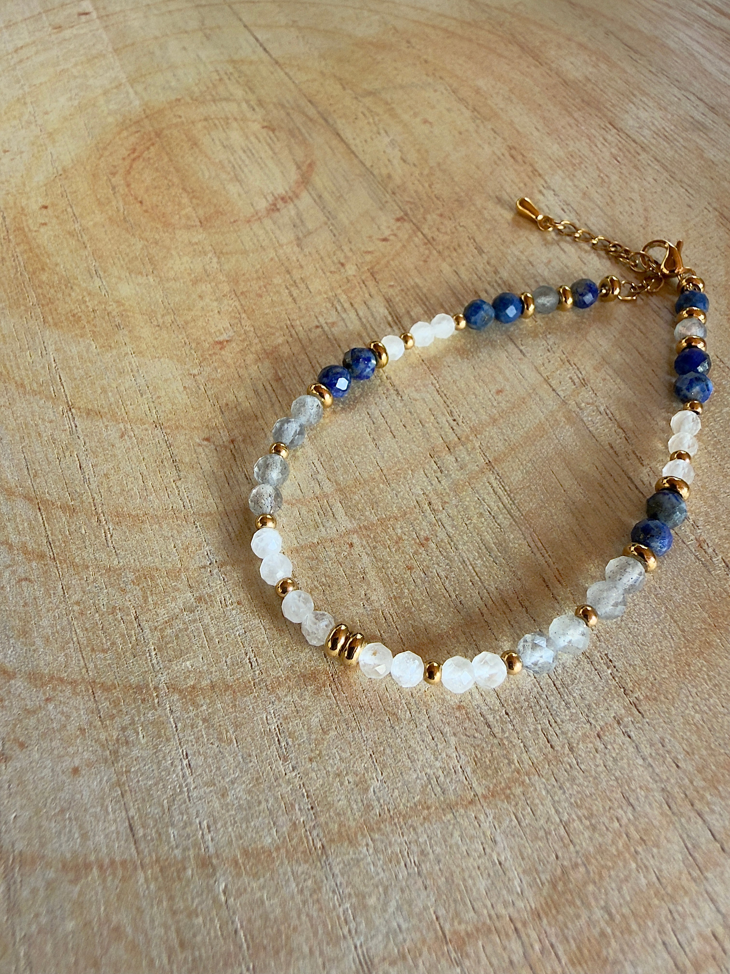 Bracelet en pierres naturelles lapis lazuli, pierre de lune et labradorite – Sélina
