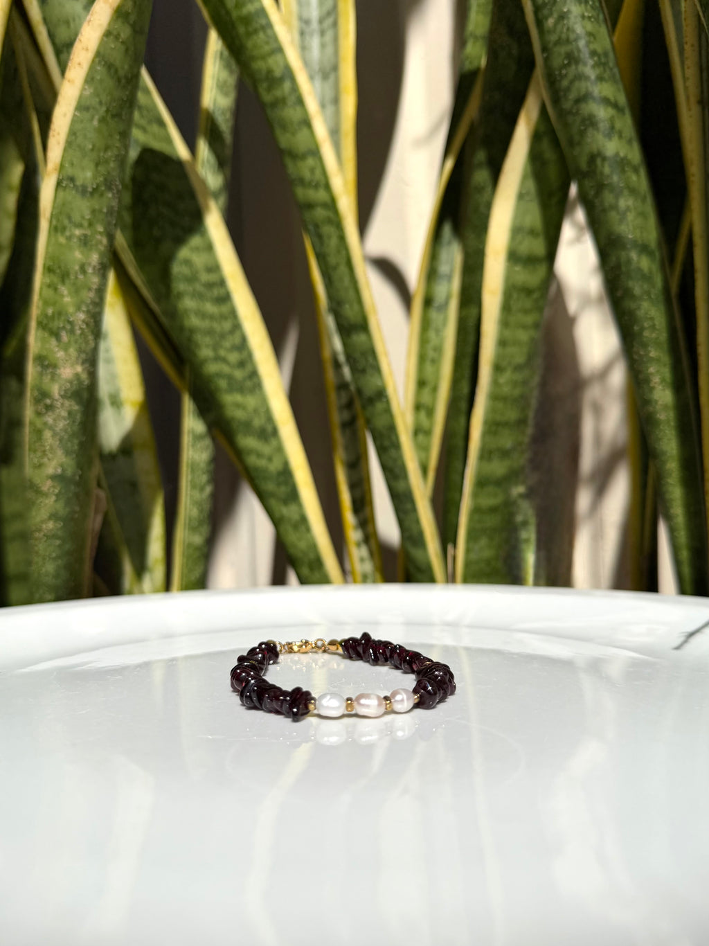 Bracelet Grenat, Hématite Dorée & Perles d’Eau Douce