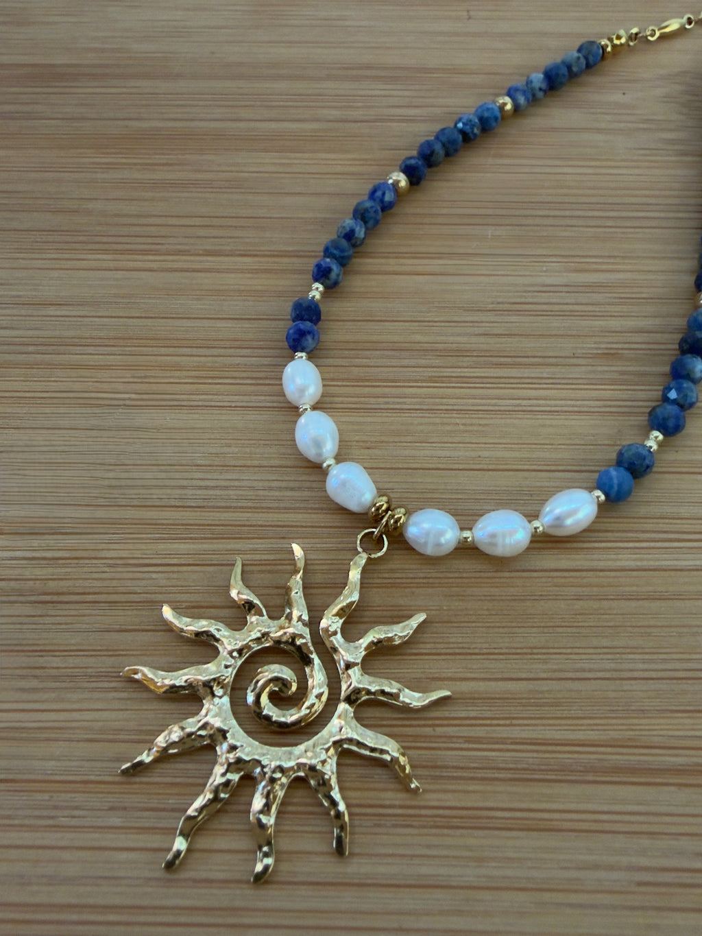 Collier Solea– Perles d’eau douce & Lapis-Lazuli- chaîne en acier inoxydable