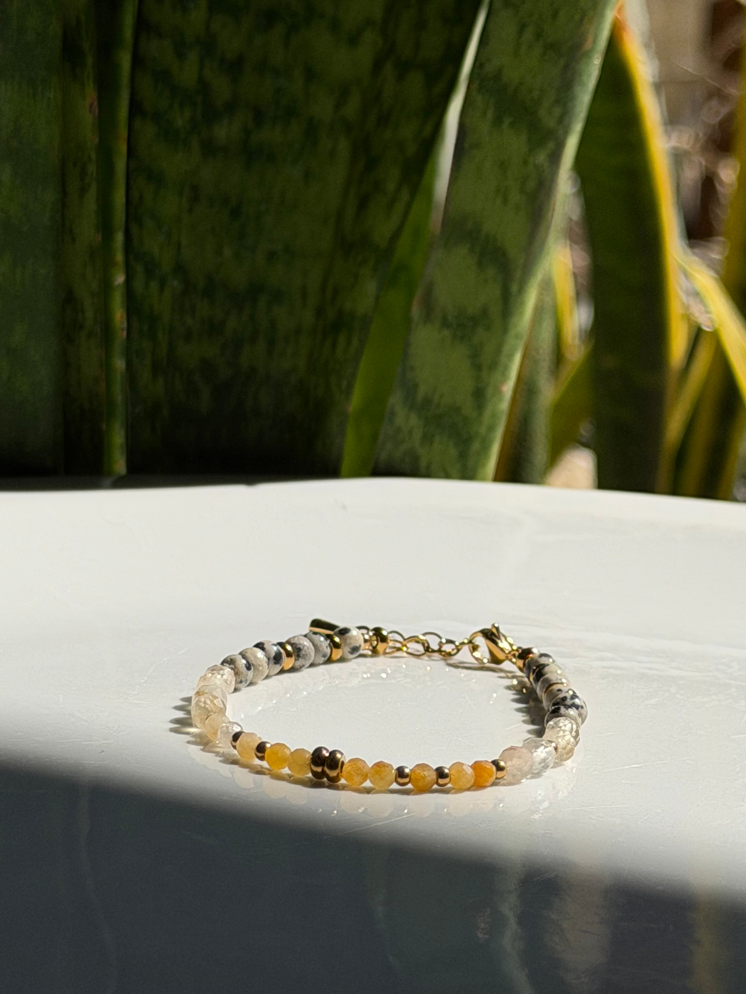 Bracelet en pierres naturelles jaspe dalmatien, citrine et aventurine jaune – Naïa