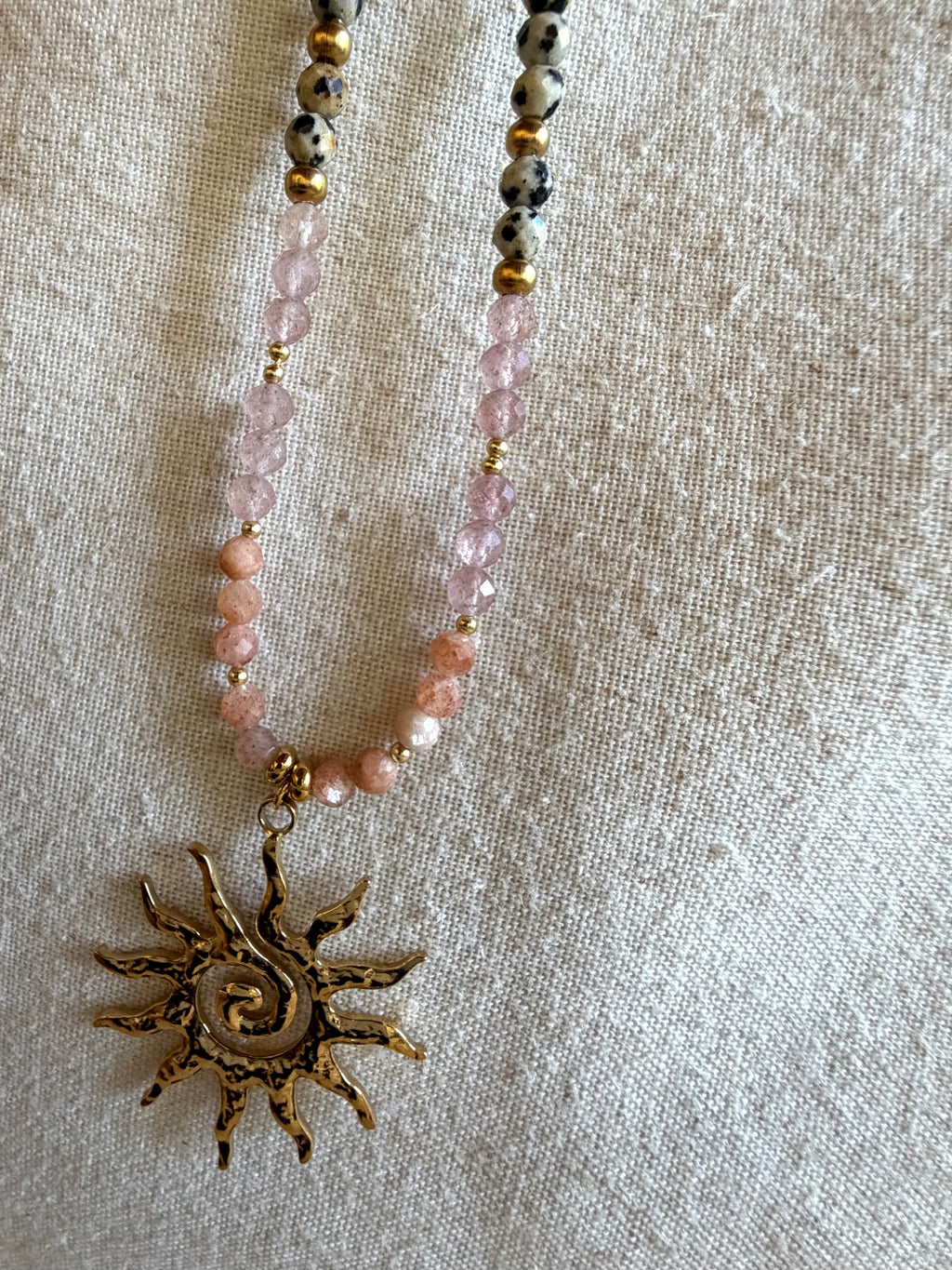 ✨ Collier Solaire Pierre du Soleil, Quartz Fraise & Jaspe Dalmatien – Acier Inoxydable