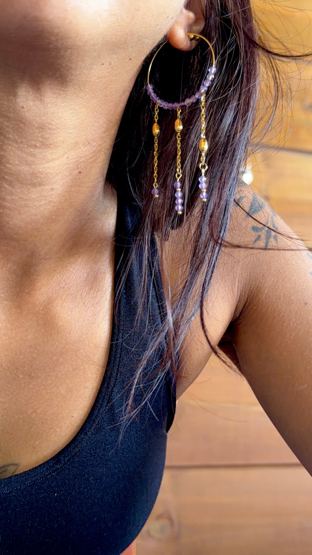 Boucles d’oreilles Ysia – Améthyste naturelle et chaînes en acier inoxydable