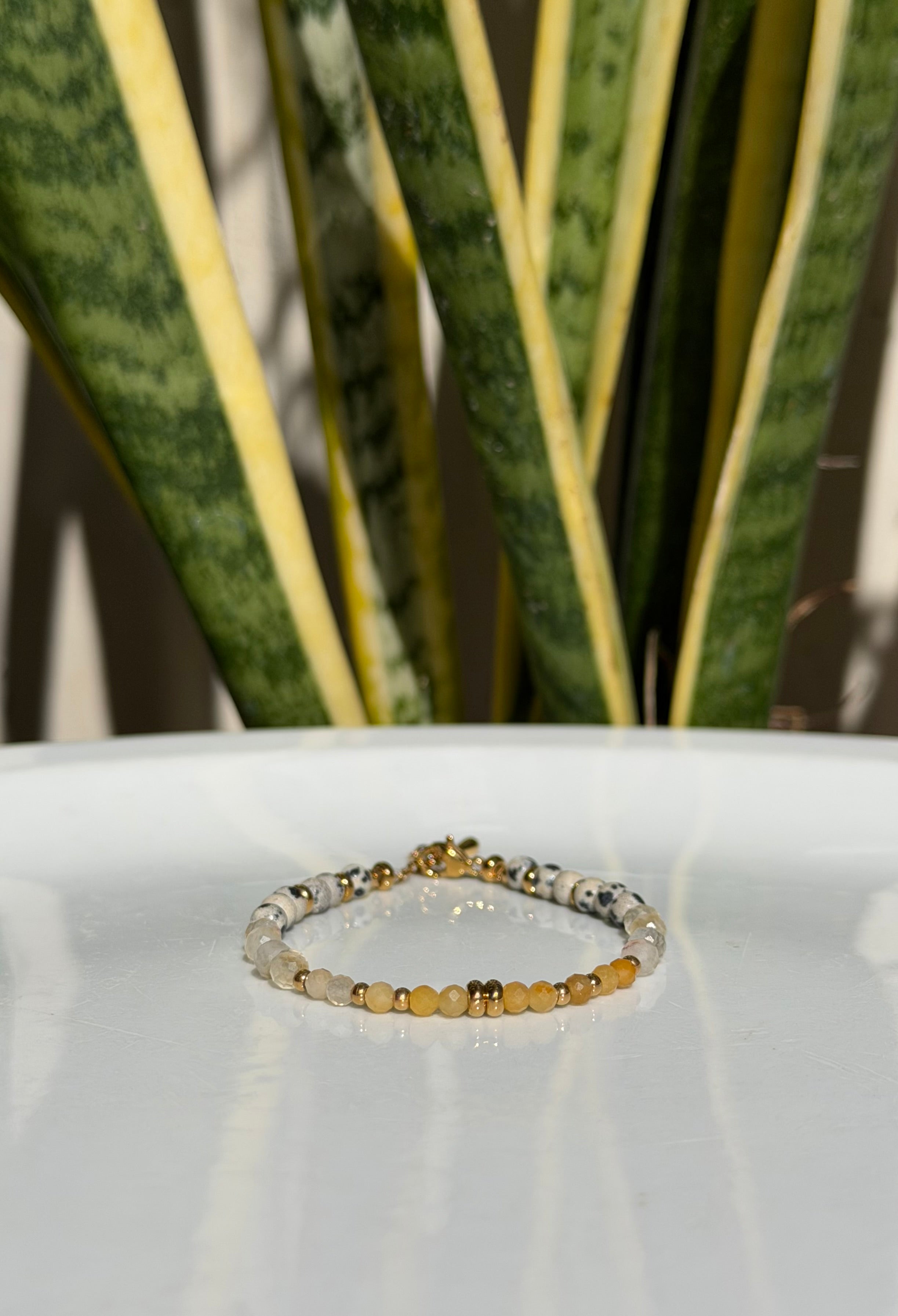 Bracelet en pierres naturelles jaspe dalmatien, citrine et aventurine jaune – Naïa