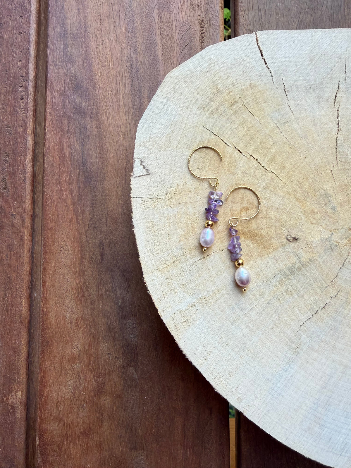 Boucles d’Oreilles Améthyste, Perle d’Eau Douce & Hématite Dorée