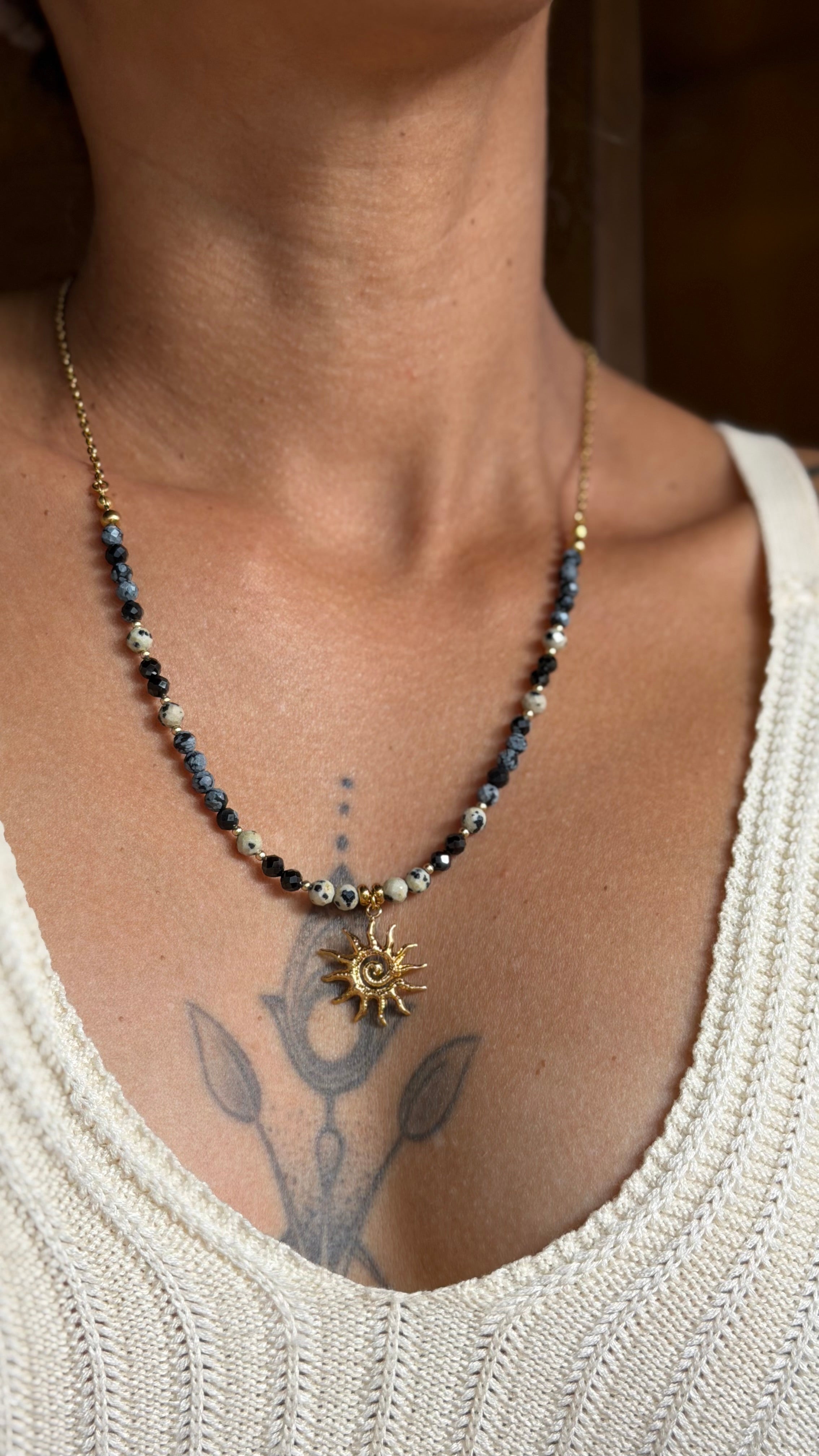 Collier Éclat Solaire – Obsidienne neige, jaspe dalmatien et spinelle noire