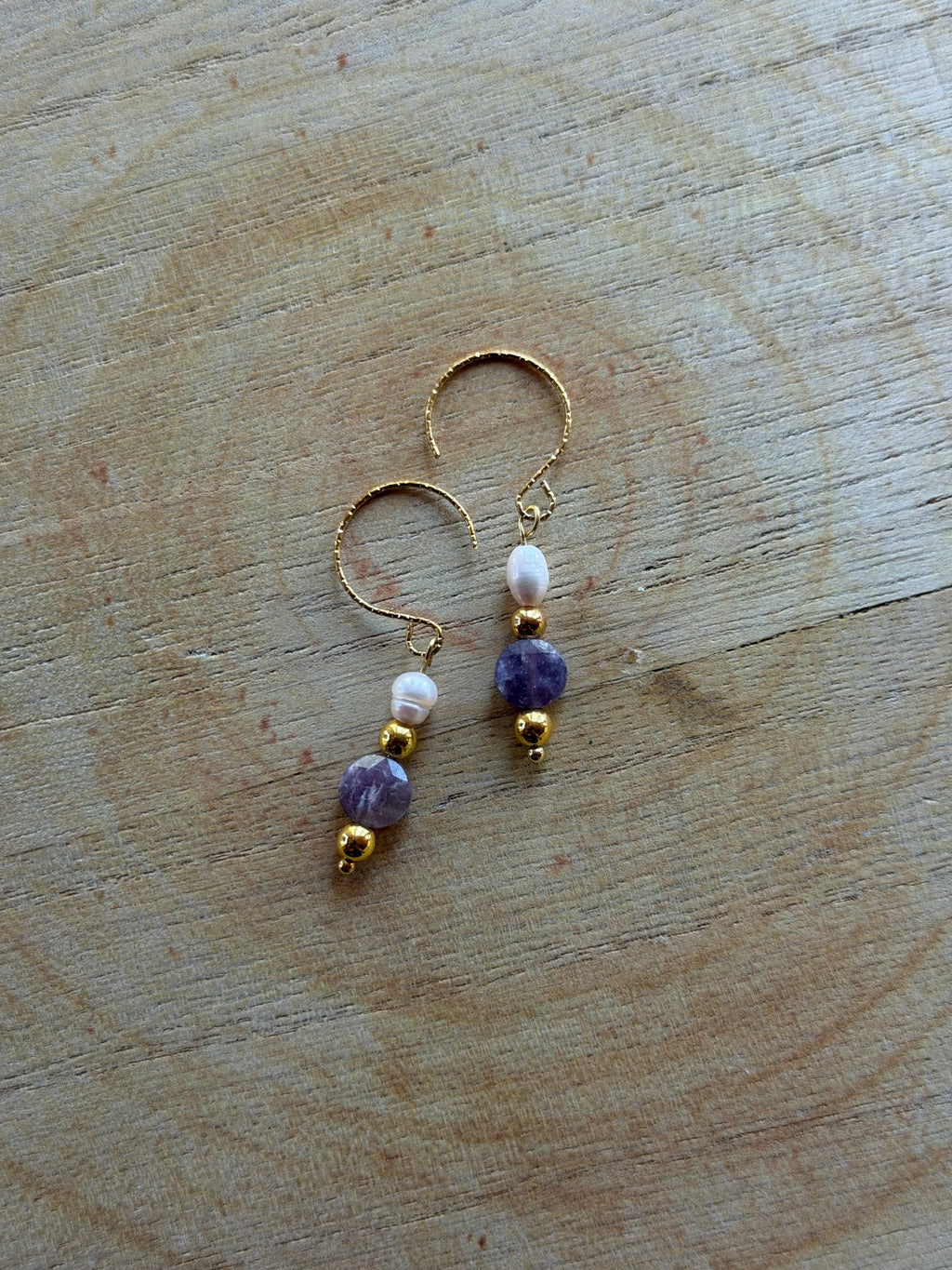 Boucles d’oreilles Tourmaline Fleur de Prunier, Hématite Dorée & Perle d’Eau Douce