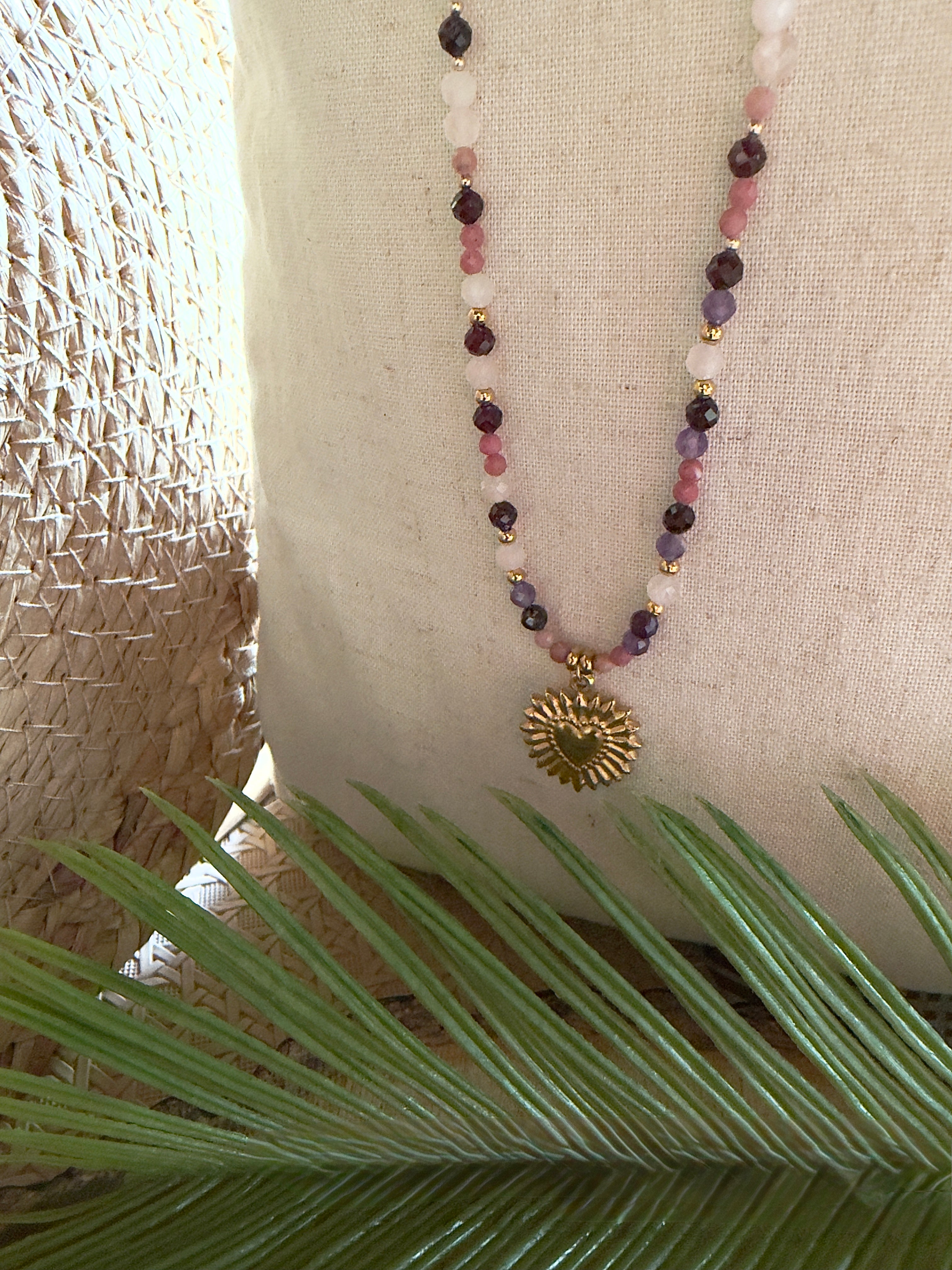 Collier Kalia – Quartz rose, rhodonite, grenat et améthyste