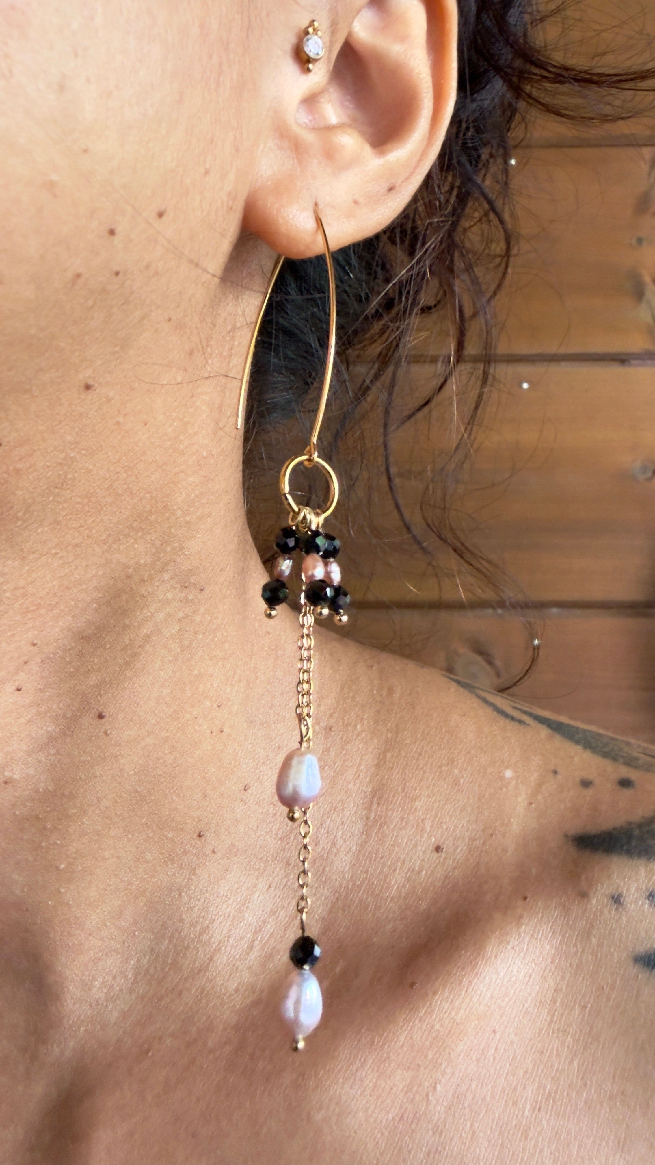 Boucles d’oreilles Élya – Spinelle noire et perles d’eau douce