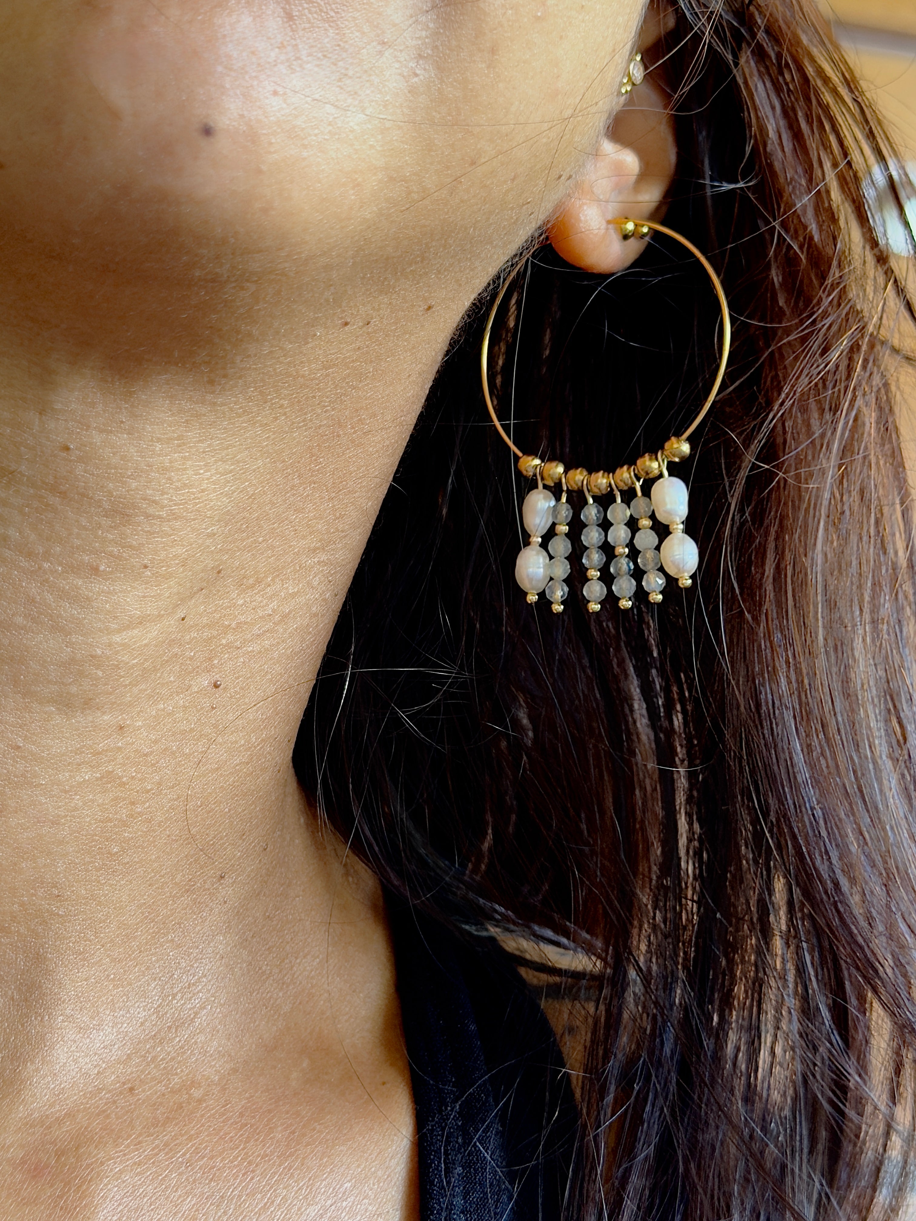 Boucles d’oreilles Lina – Perle d’eau douce et labradorite