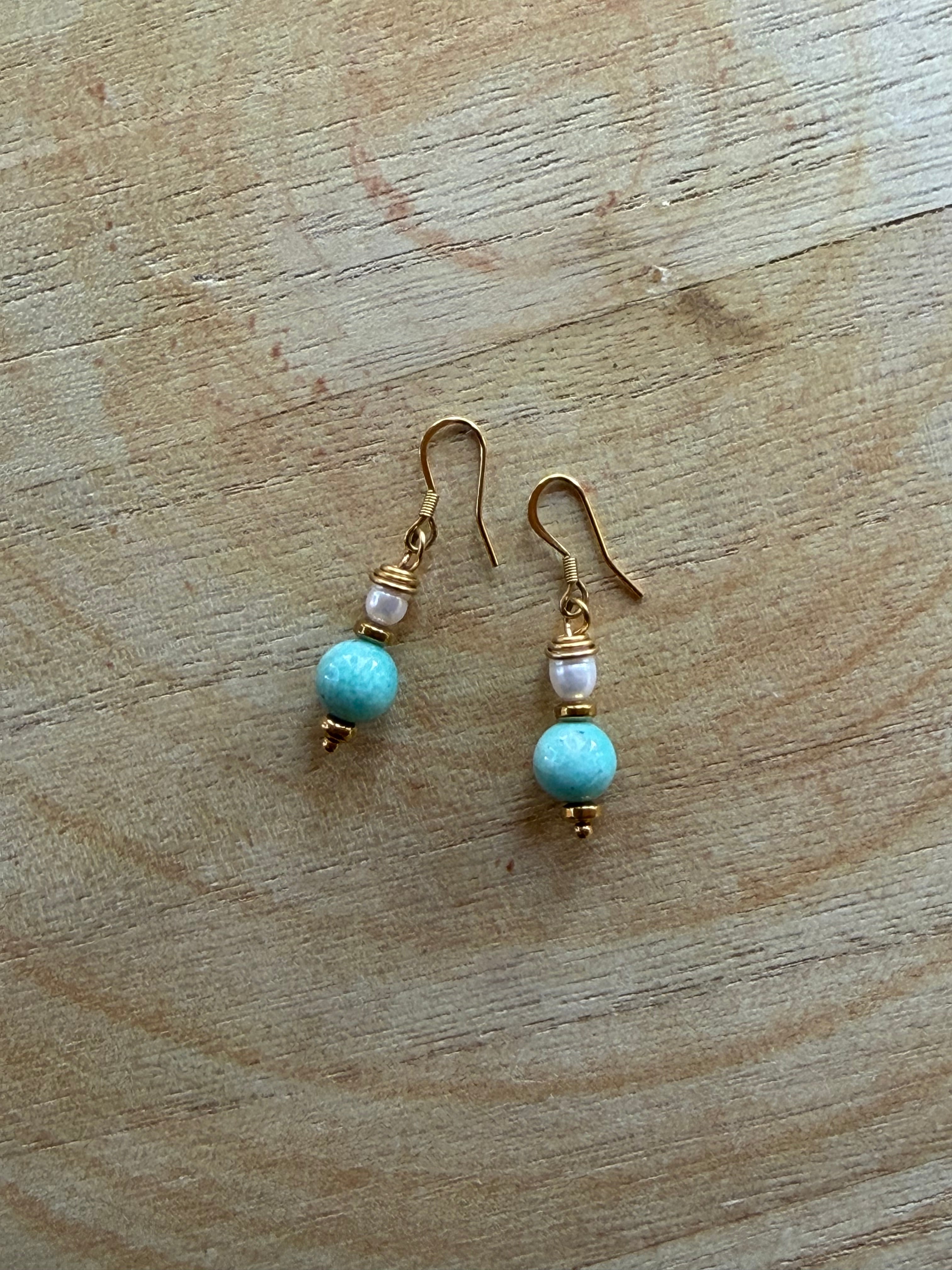 Boucles d’oreilles Amazonite, Hématite Dorée & Perle d’Eau Douce
