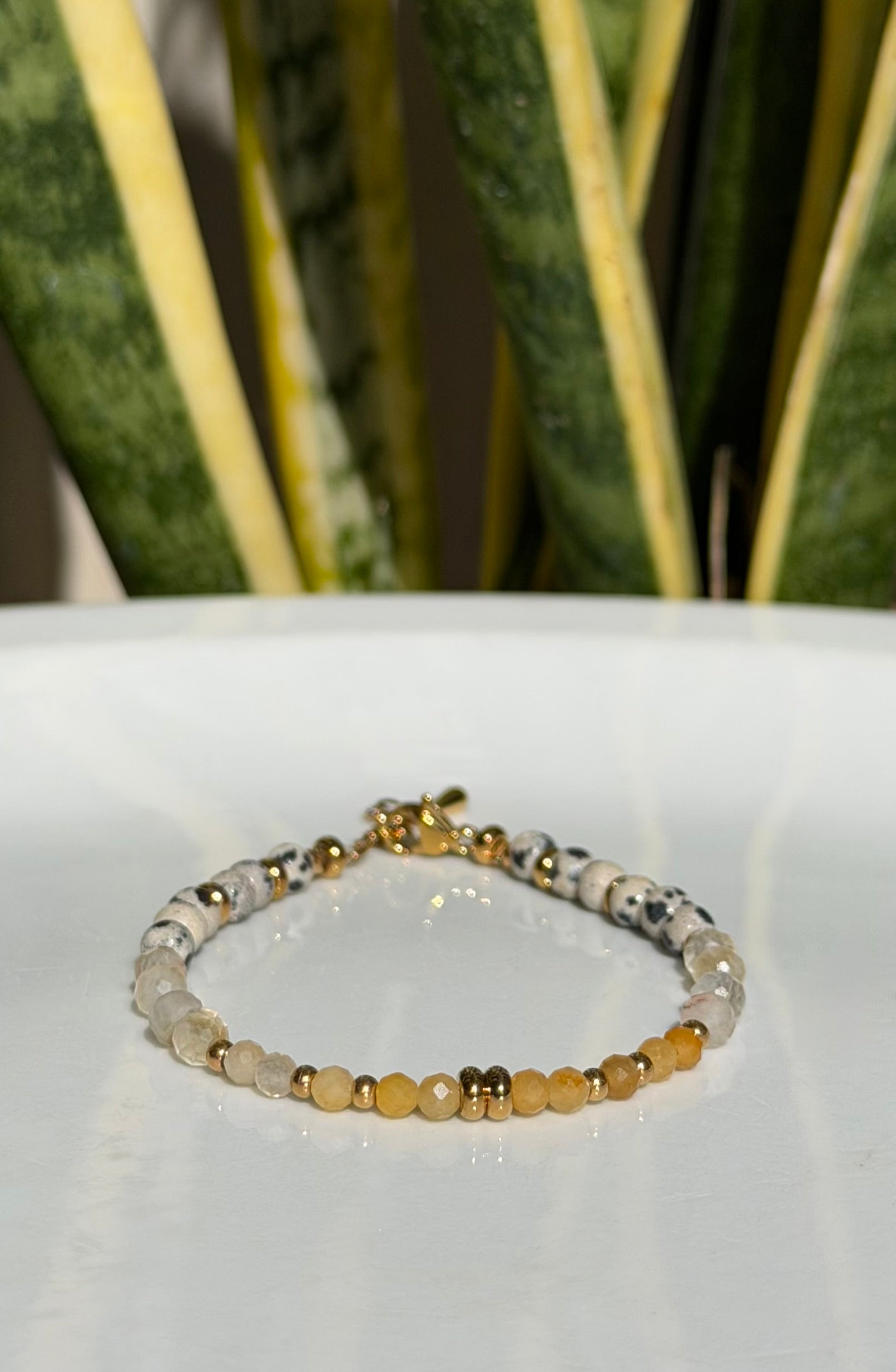 Bracelet en pierres naturelles jaspe dalmatien, citrine et aventurine jaune – Naïa