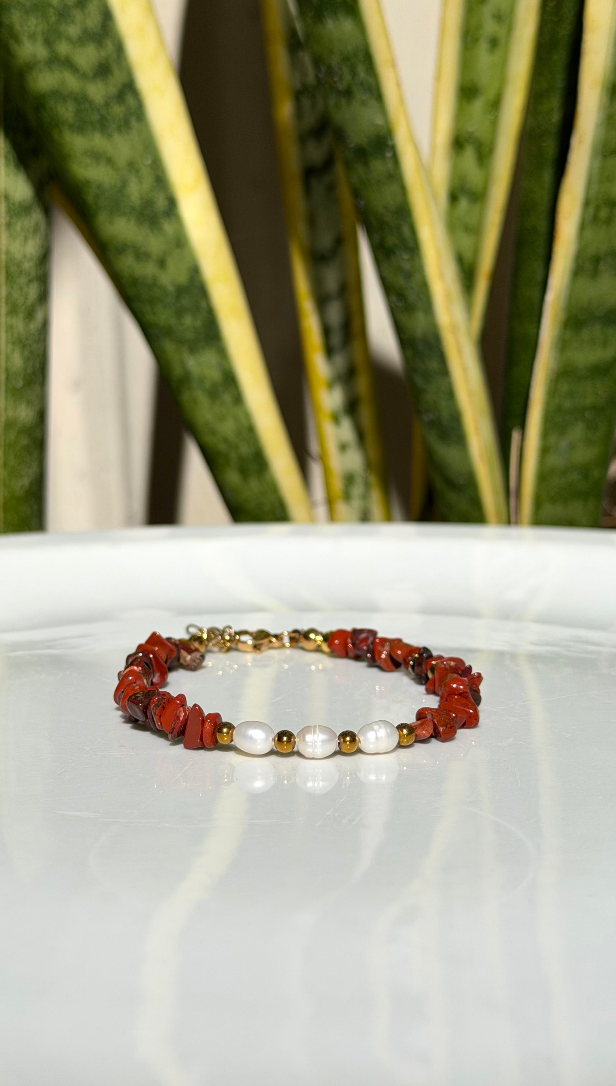 Bracelet Jaspe Rouge, Hématite Dorée & Perles d’Eau Douce