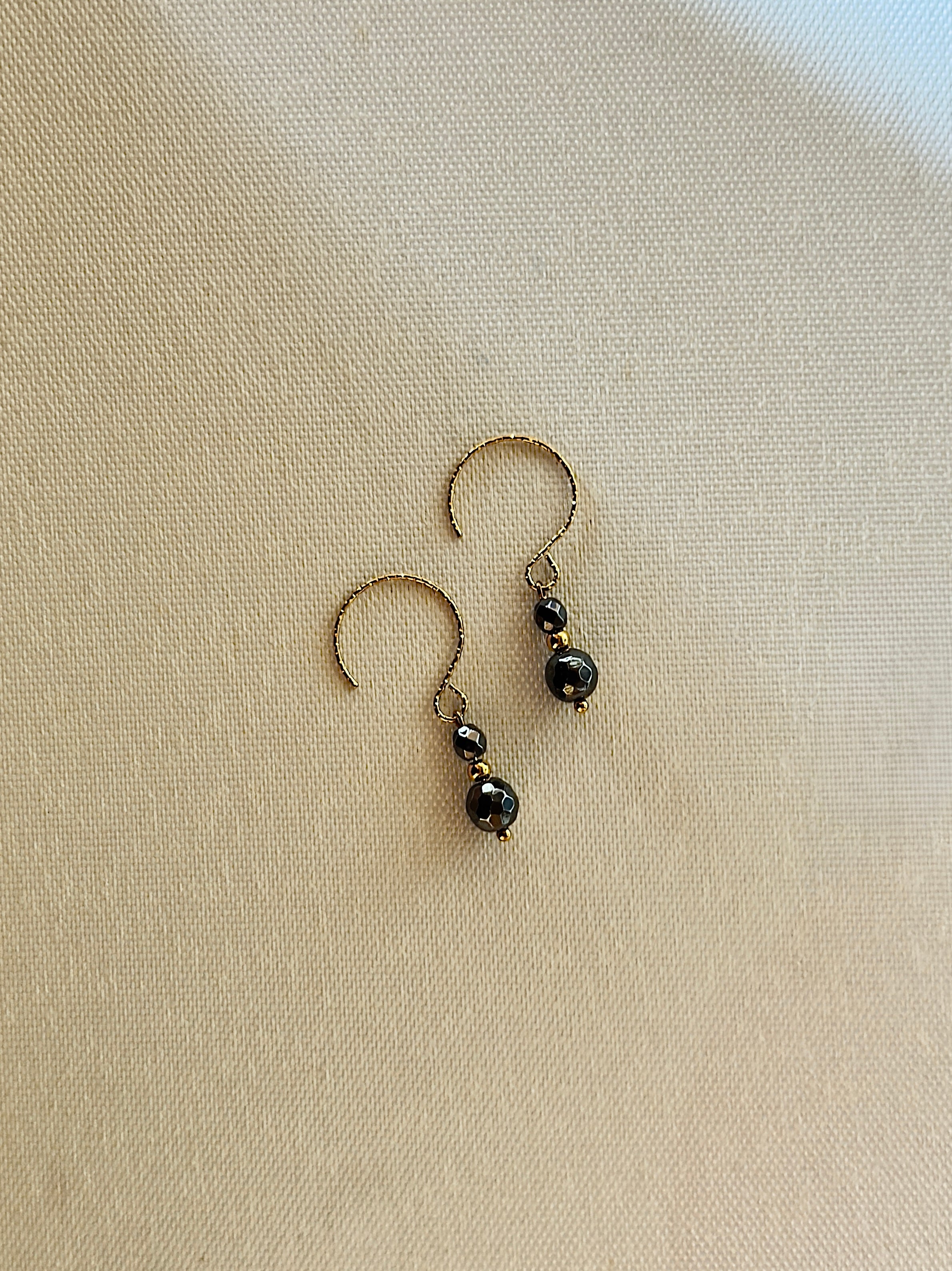 Les boucles Aura -  Hématite
