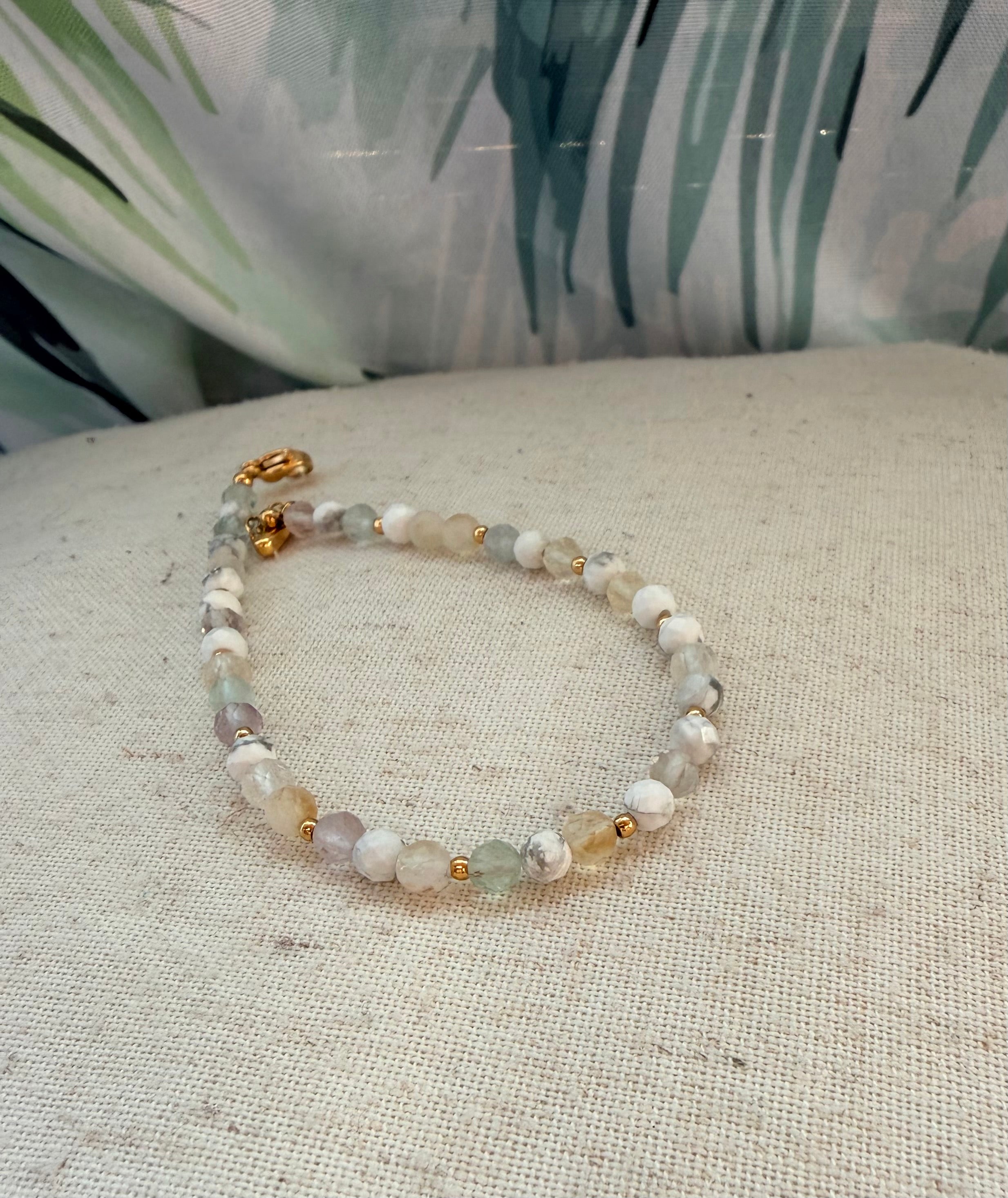 Bracelet en pierres naturelles howlite, fluorine et citrine – Léana
