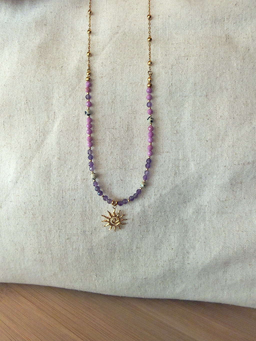Collier Aura Solaire – Améthyste, phosphosidérite et jaspe dalmatien