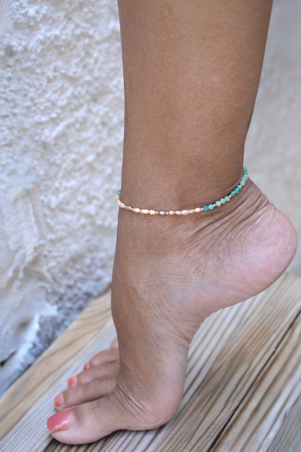 Chaîne de cheville Mila – Jade, amazonite et perles d’eau douce