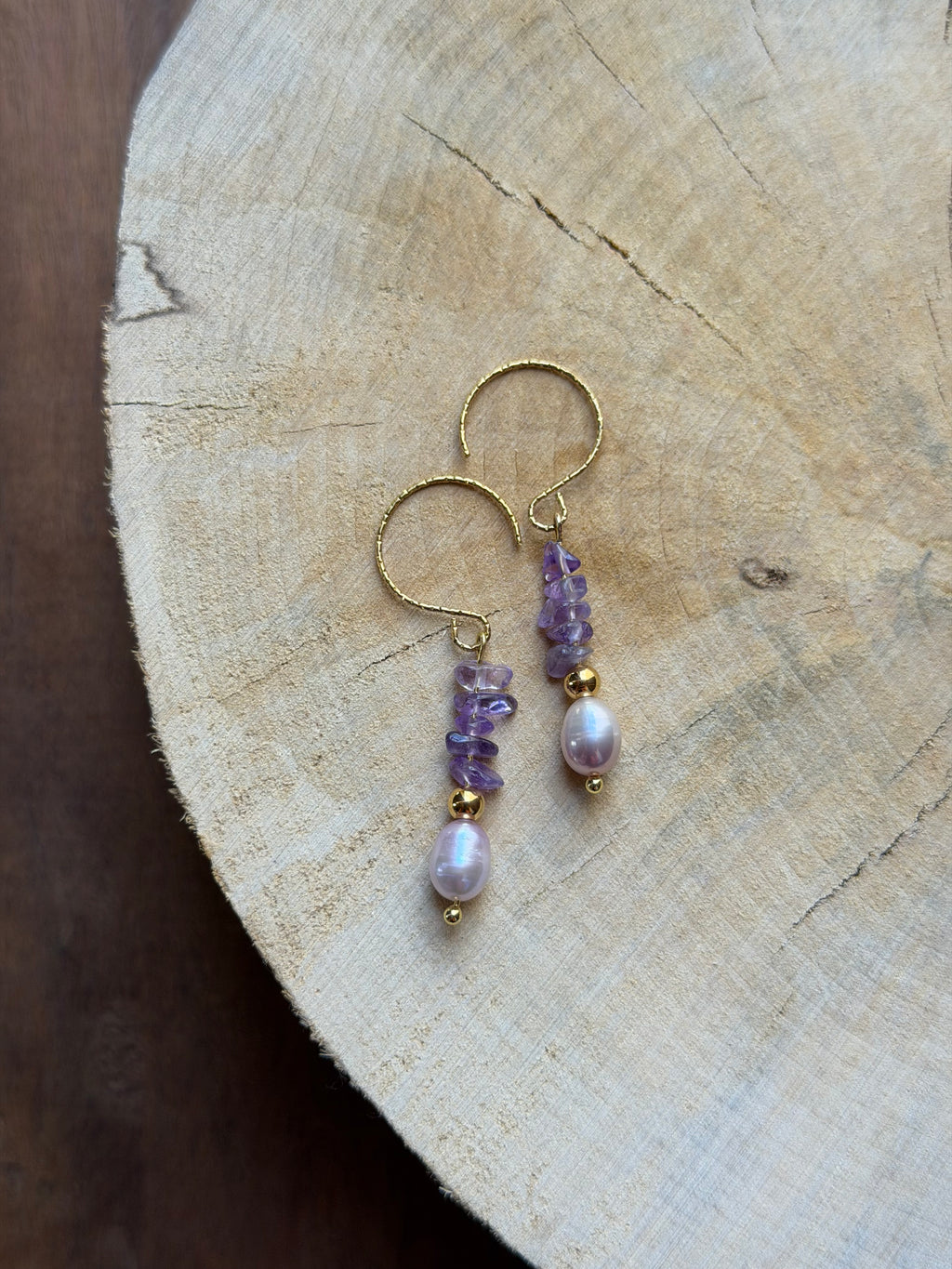 Boucles d’Oreilles Améthyste, Perle d’Eau Douce & Hématite Dorée