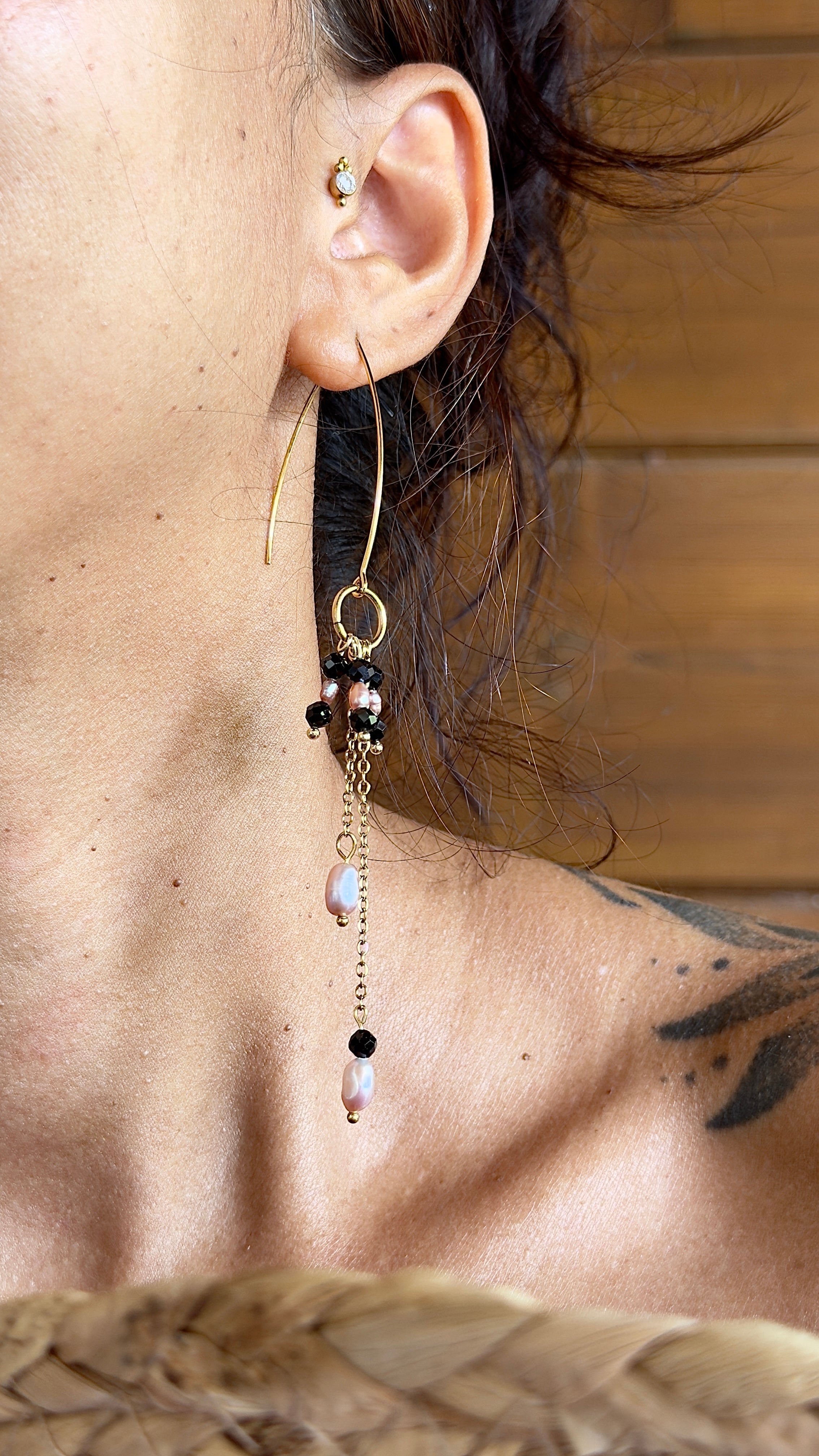Boucles d’oreilles Élya – Spinelle noire et perles d’eau douce
