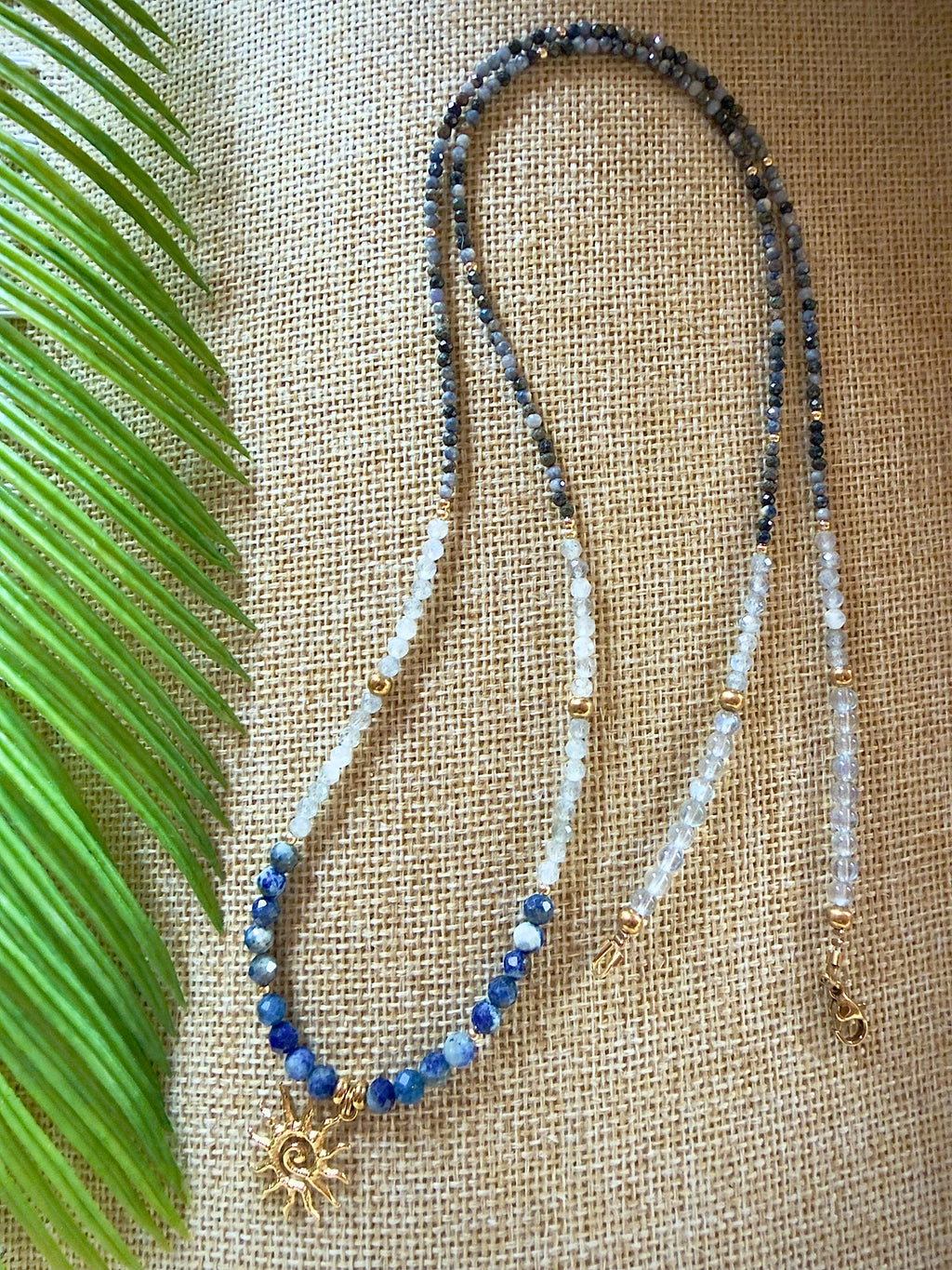Chaîne de taille solaire – Lapis lazuli, saphir et labradorite