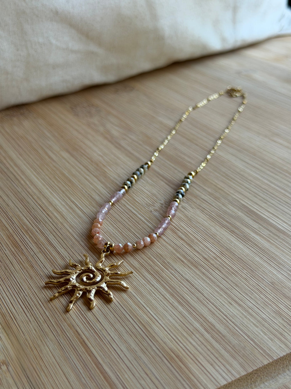 ✨ Collier Solaire Pierre du Soleil, Quartz Fraise & Jaspe Dalmatien – Acier Inoxydable
