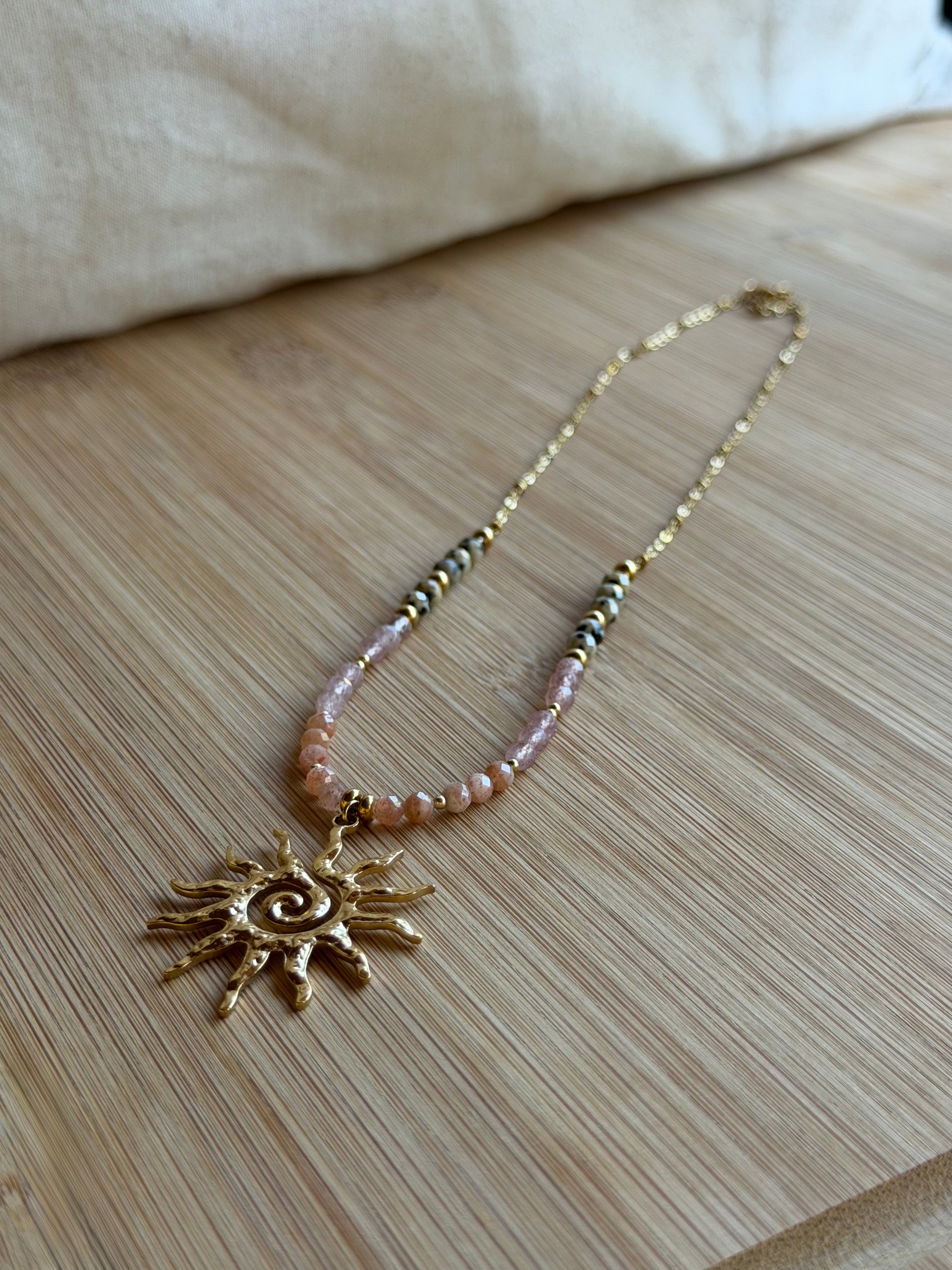 ✨ Collier Solaire Pierre du Soleil, Quartz Fraise & Jaspe Dalmatien – Acier Inoxydable