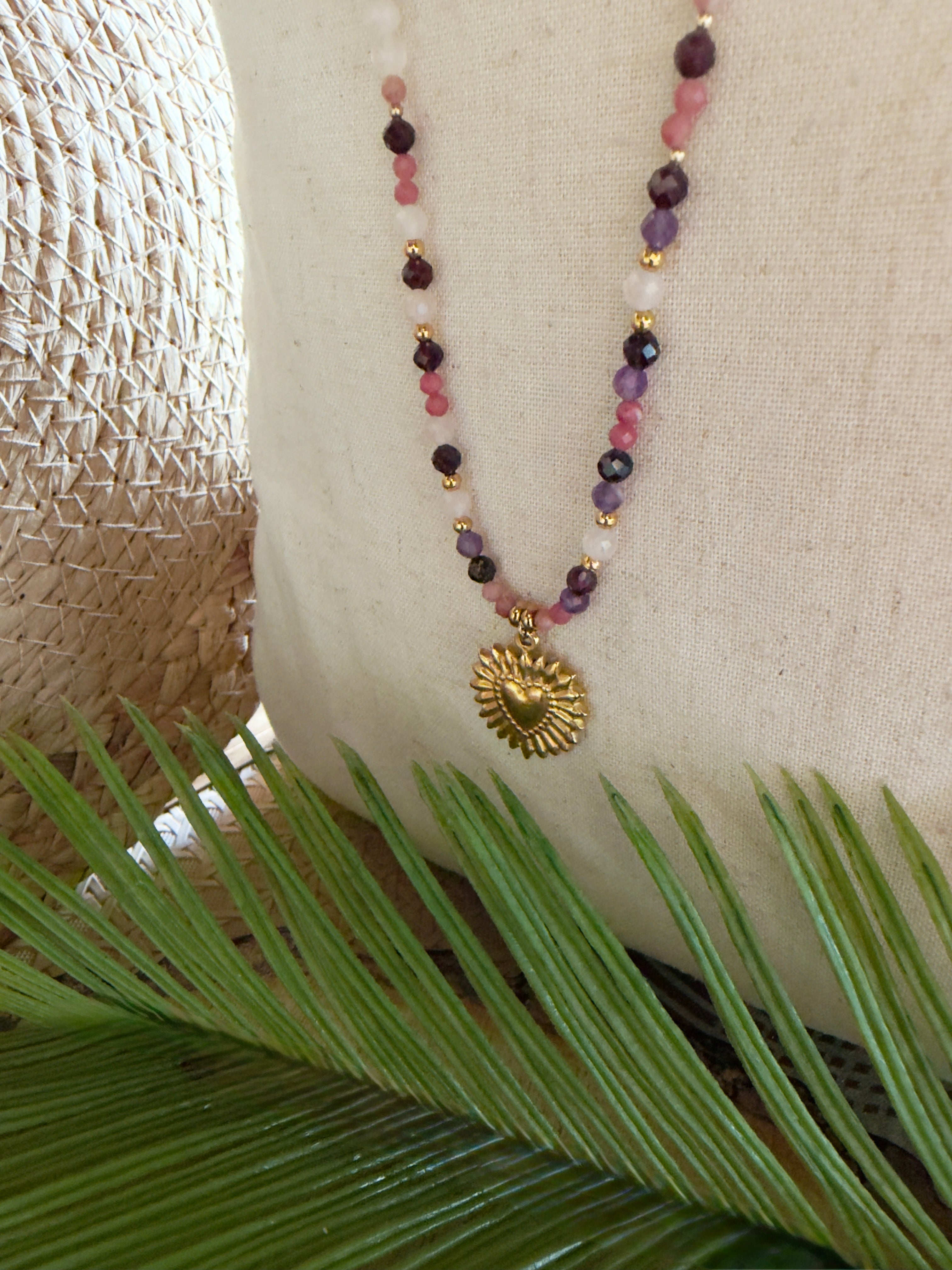 Collier Kalia – Quartz rose, rhodonite, grenat et améthyste