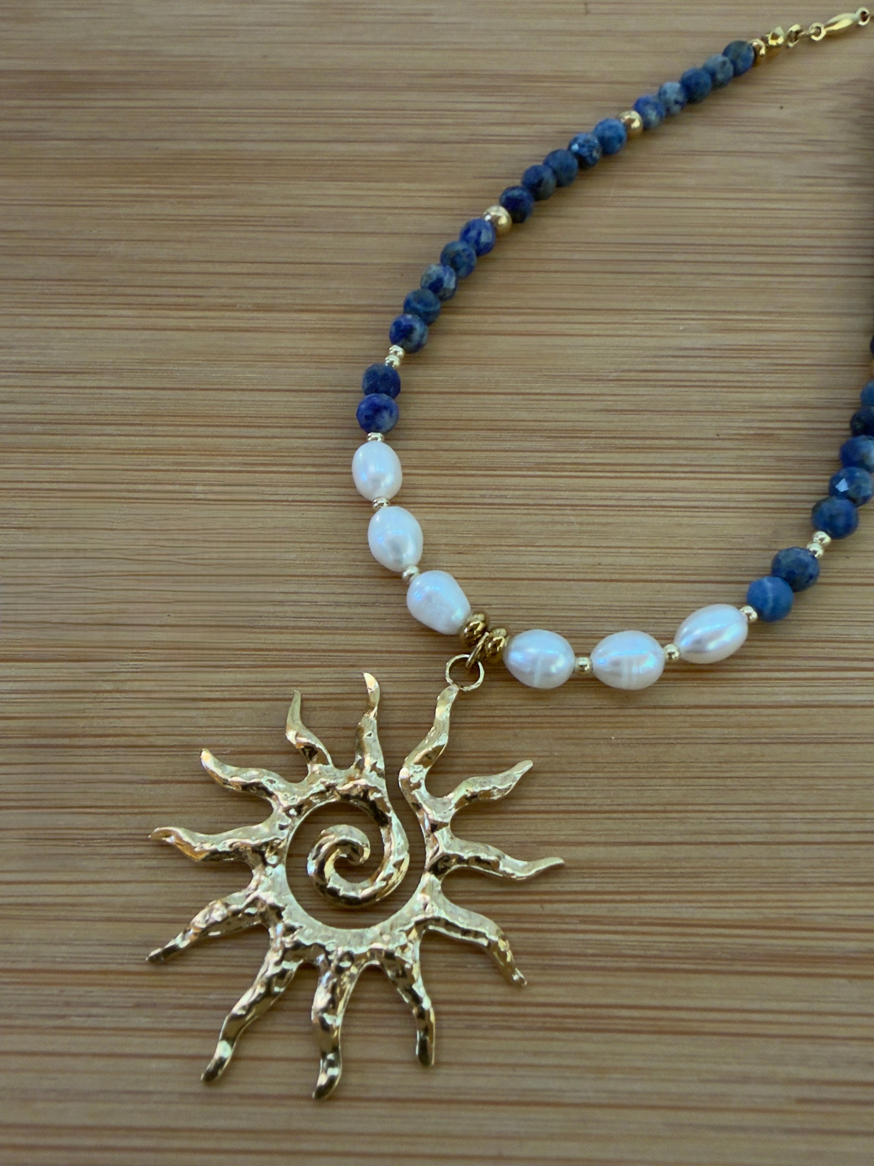 Collier Solea– Perles d’eau douce & Lapis-Lazuli- chaîne en acier inoxydable