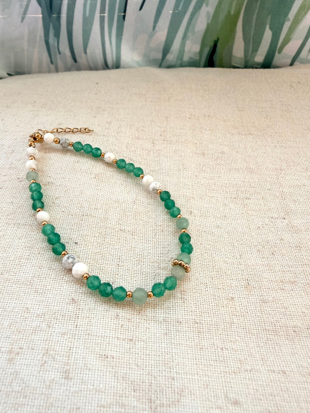 Bracelet en pierres naturelles aventurine, aventurine verte et howlite – Liora