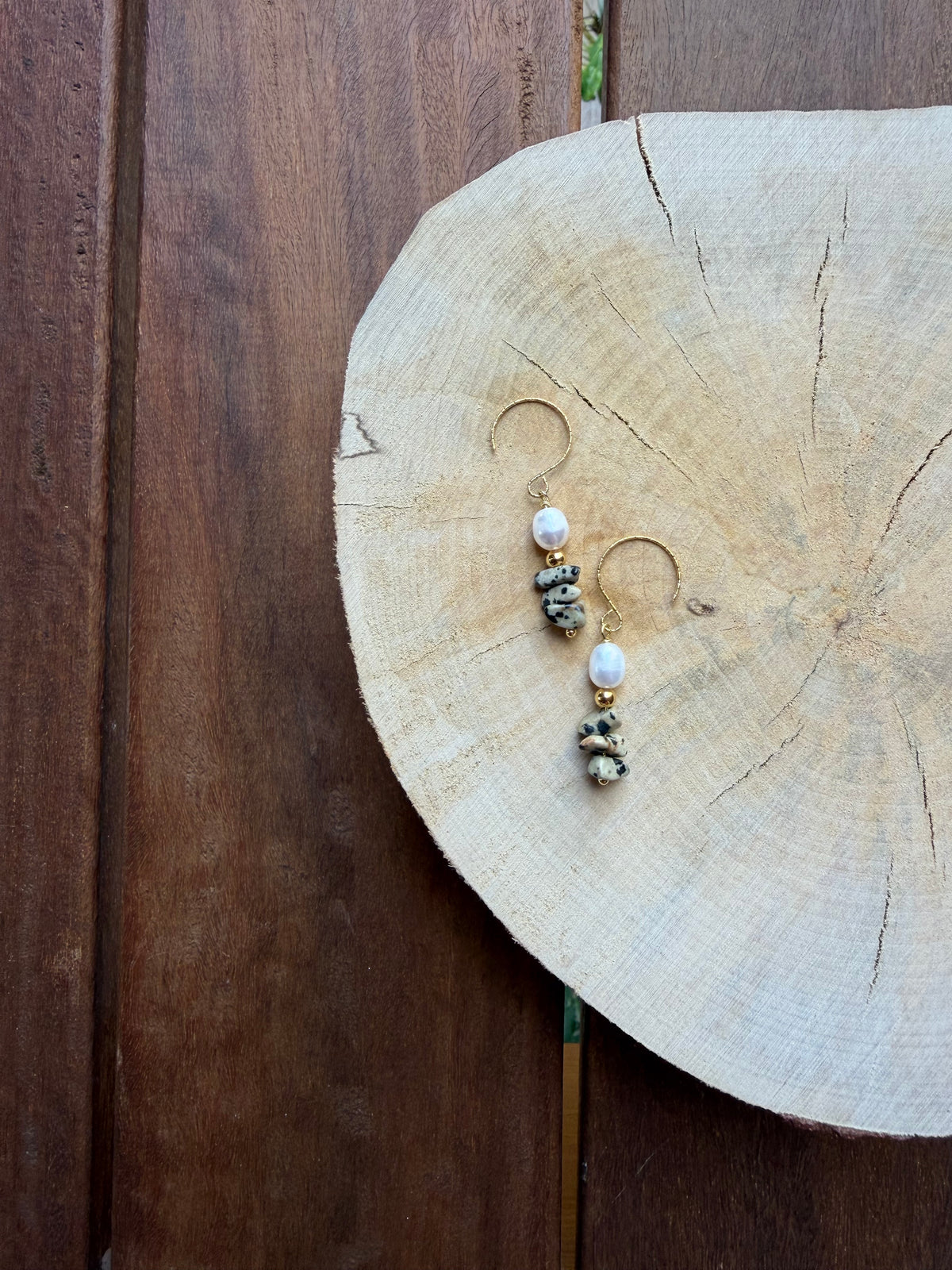Boucles d’Oreilles Jaspe Dalmatien, Perle d’Eau Douce & Hématite Dorée