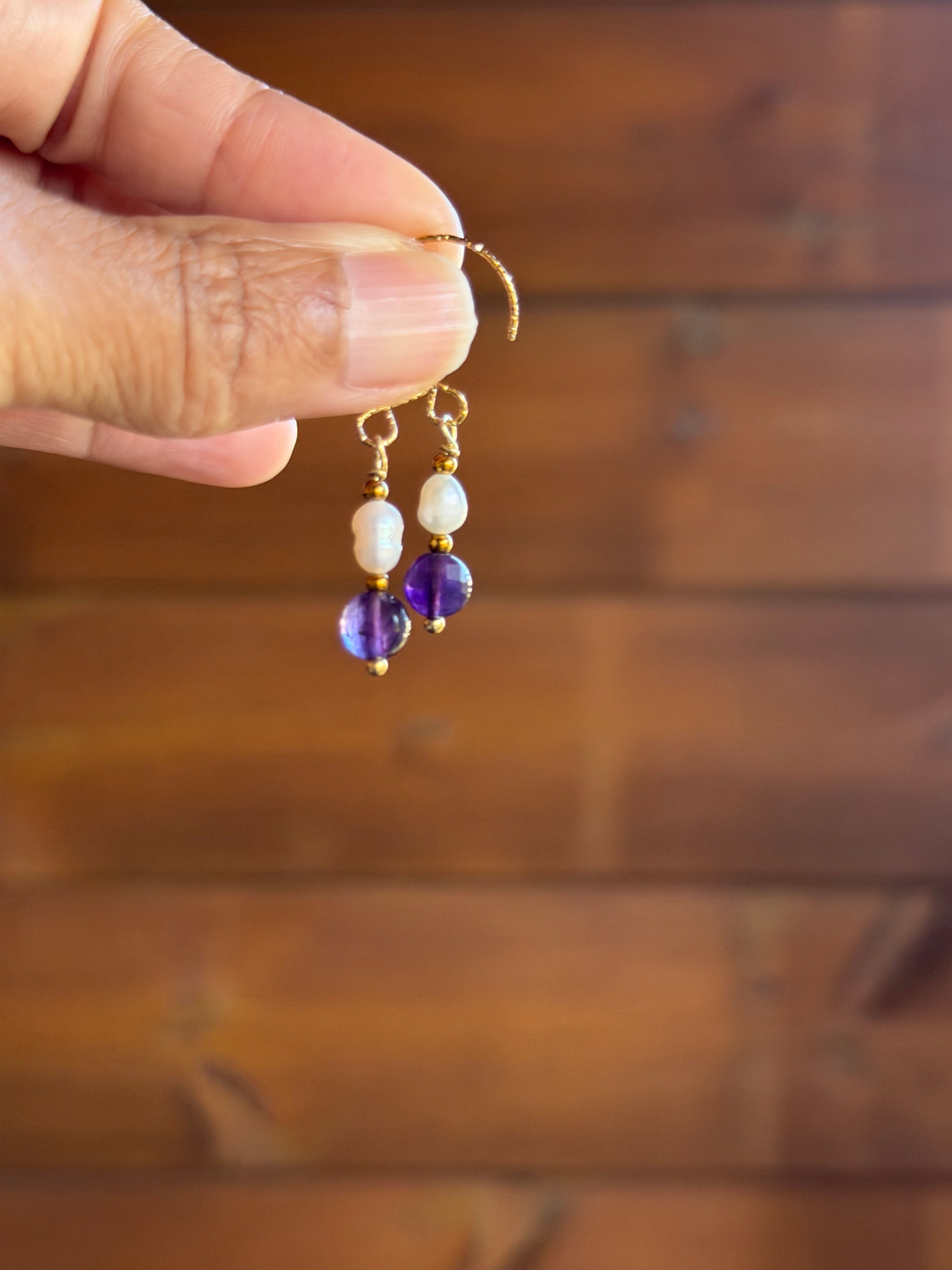 Boucles d’oreilles Améthyste, Hématite Dorée & Perle d’Eau Douce